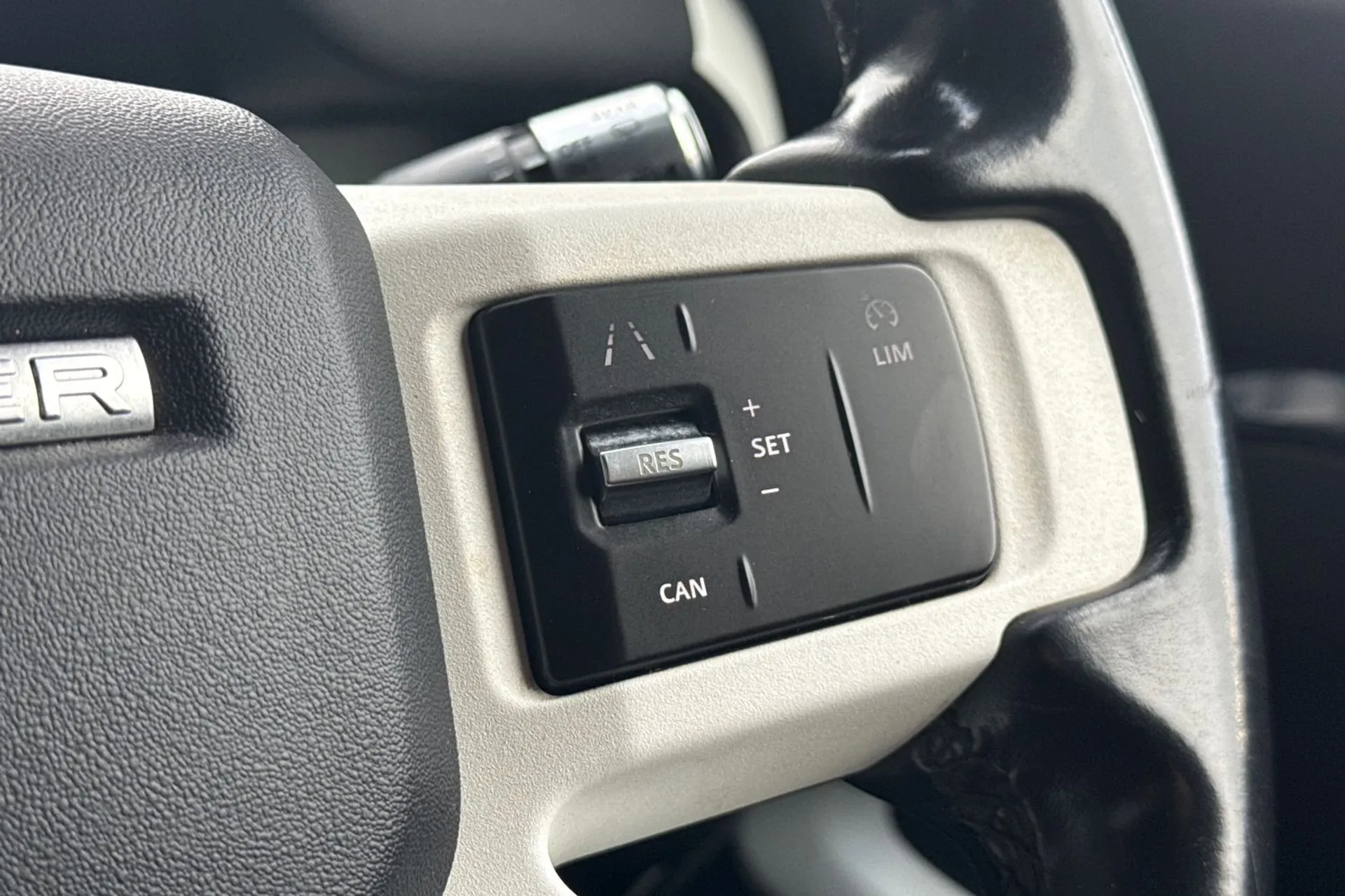 LAND ROVER DEFENDER thumbnail image number 45