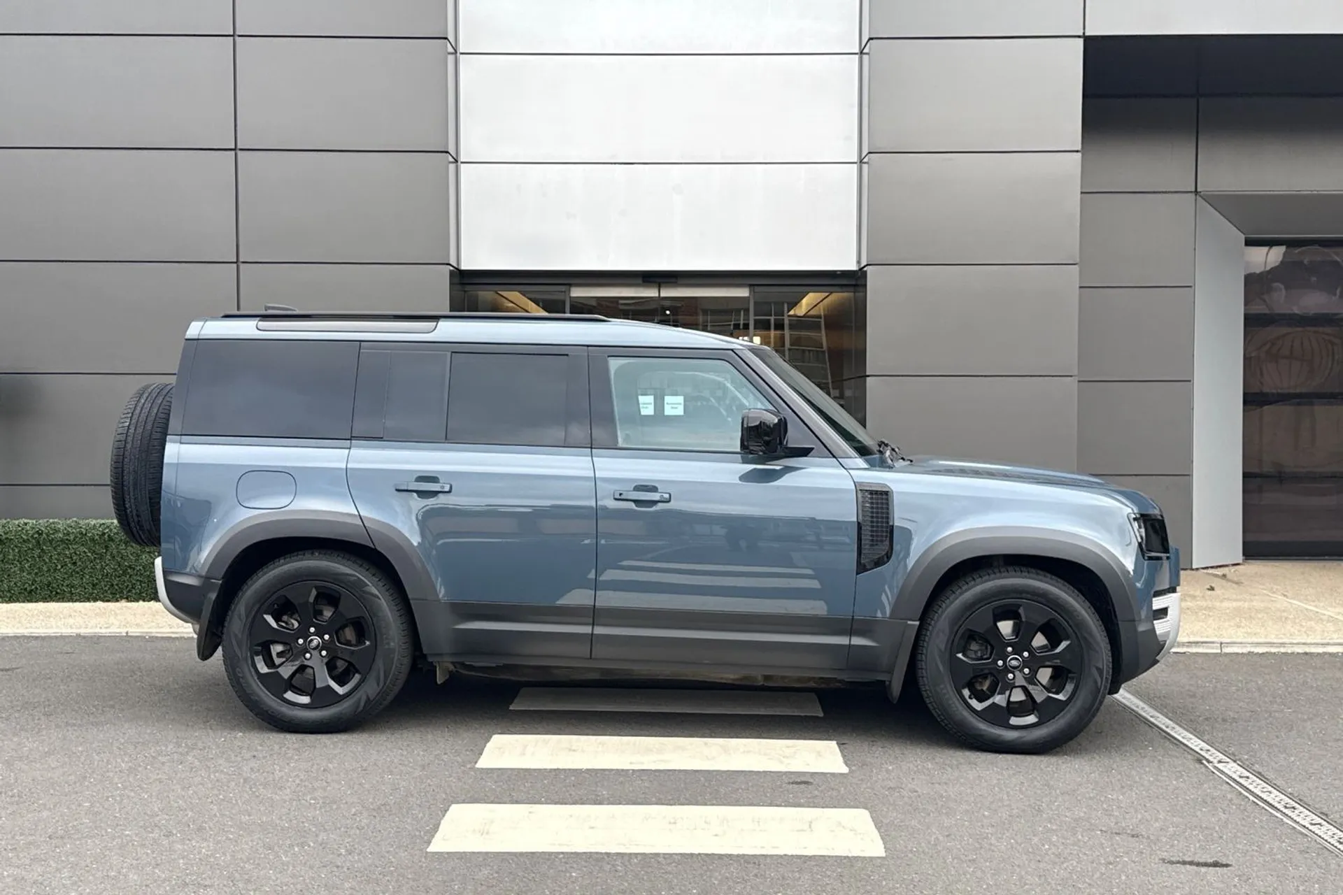 LAND ROVER DEFENDER thumbnail image number 2