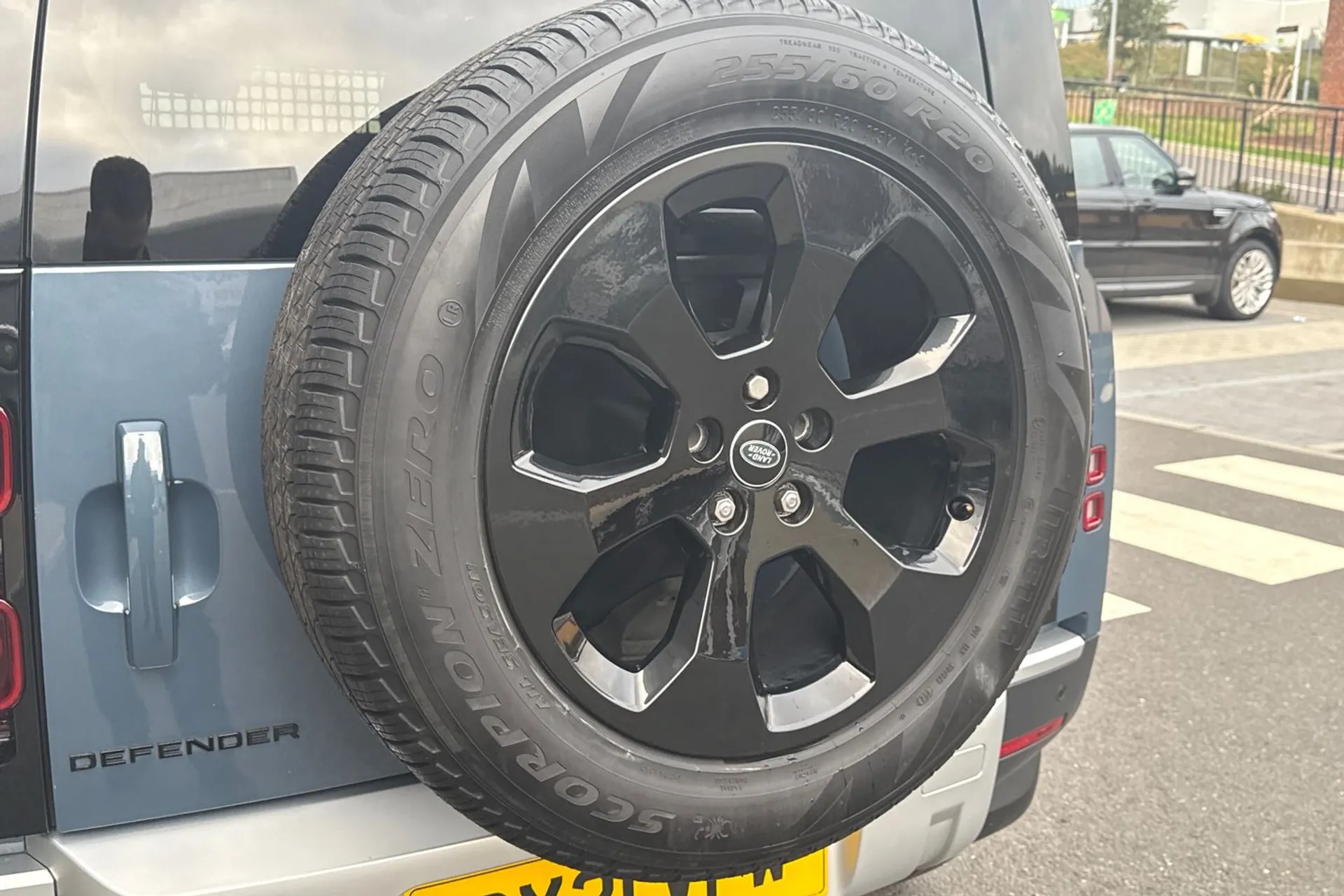 LAND ROVER DEFENDER thumbnail image number 32