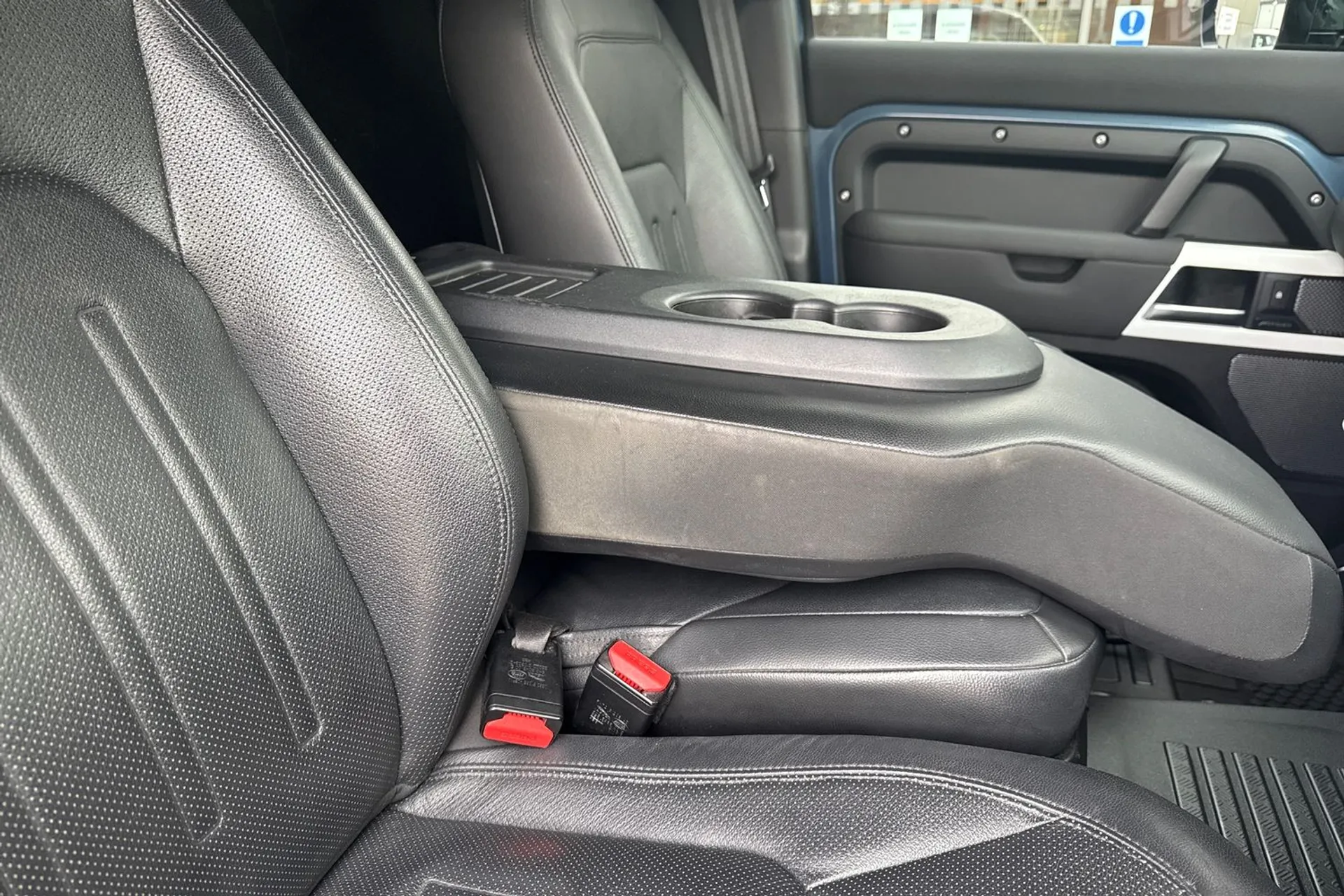 LAND ROVER DEFENDER thumbnail image number 35