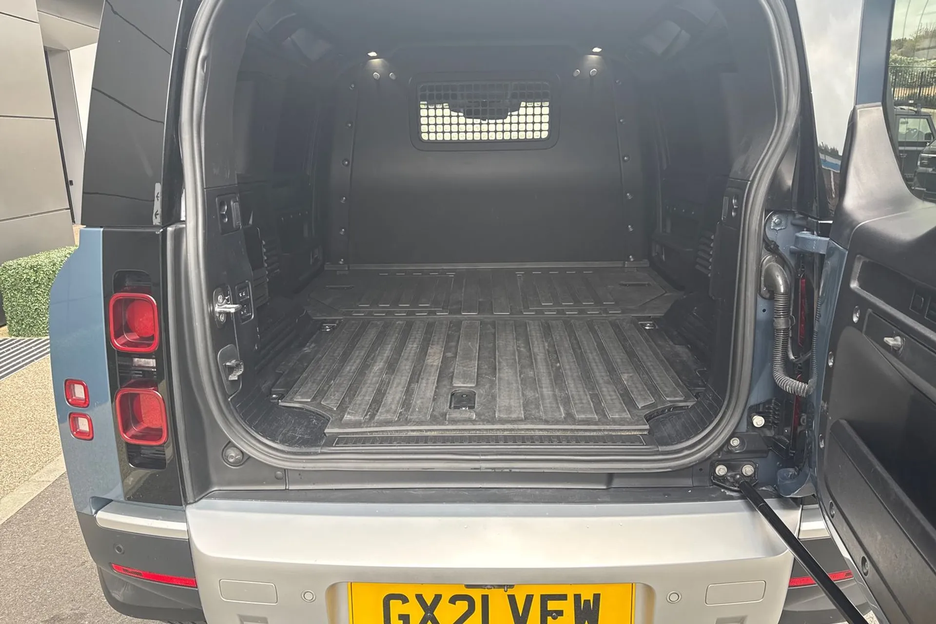 LAND ROVER DEFENDER thumbnail image number 31