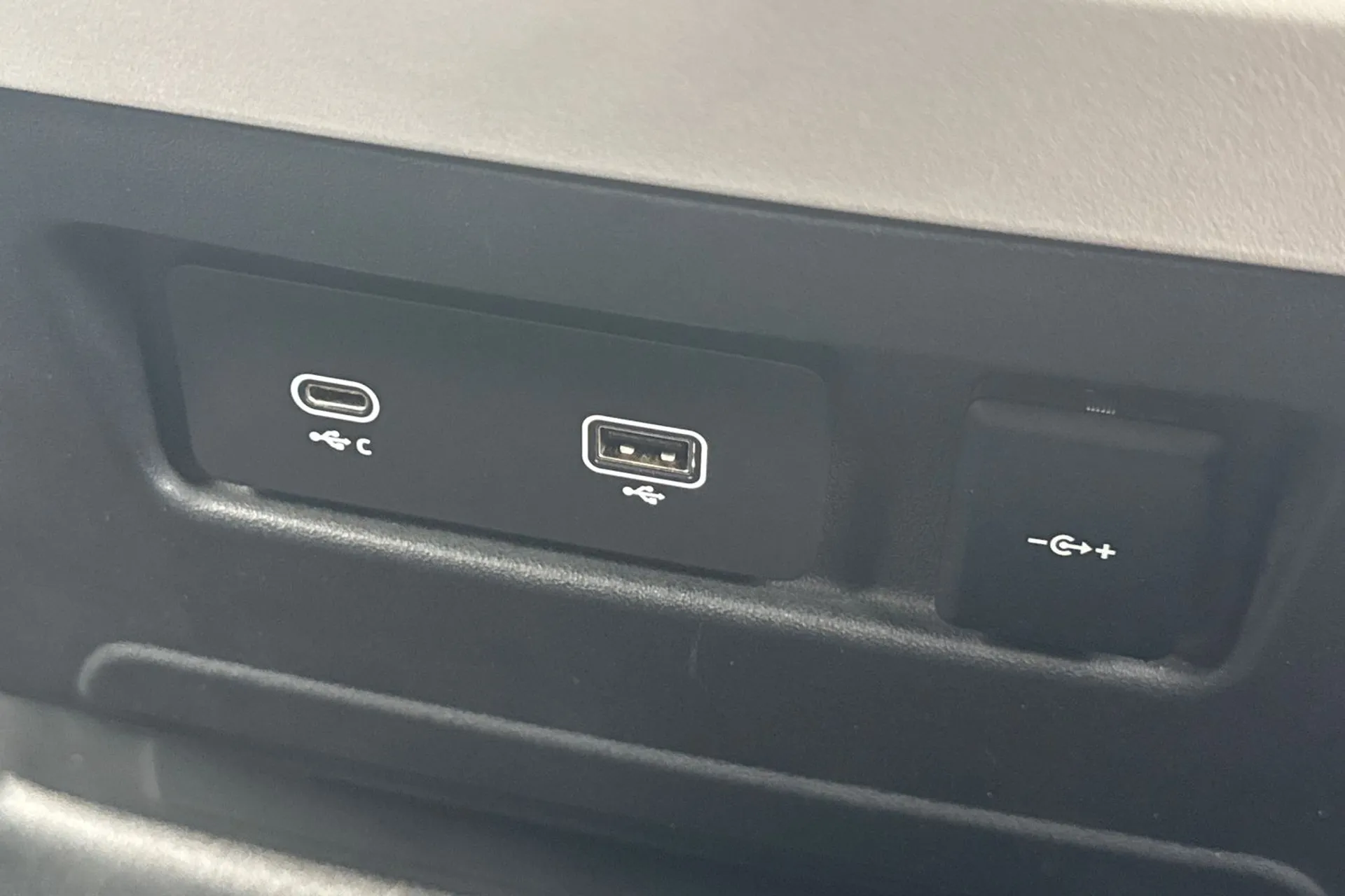 LAND ROVER DEFENDER thumbnail image number 53