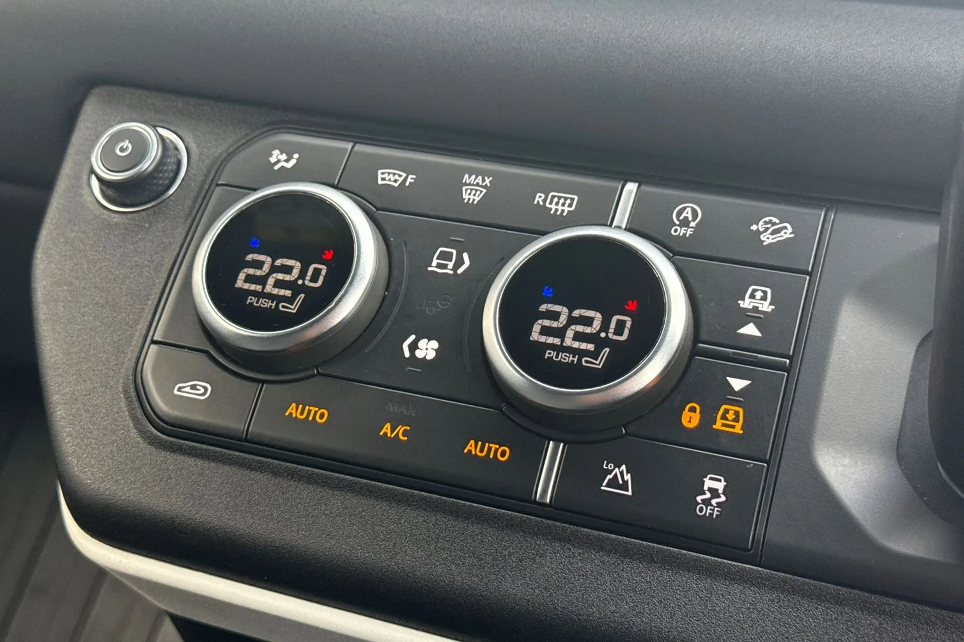 LAND ROVER DEFENDER thumbnail image number 46