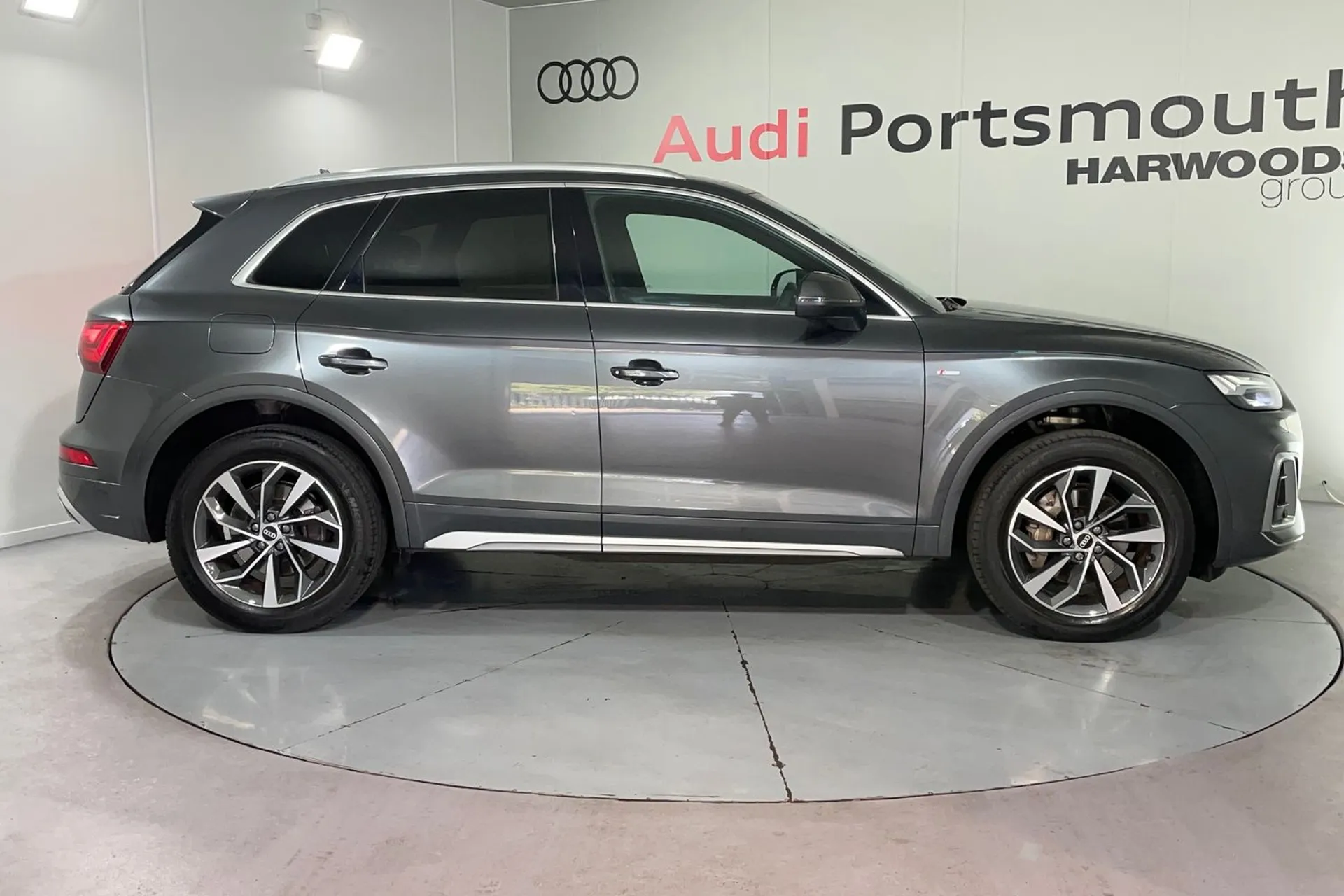 Audi Q5 thumbnail image number 2