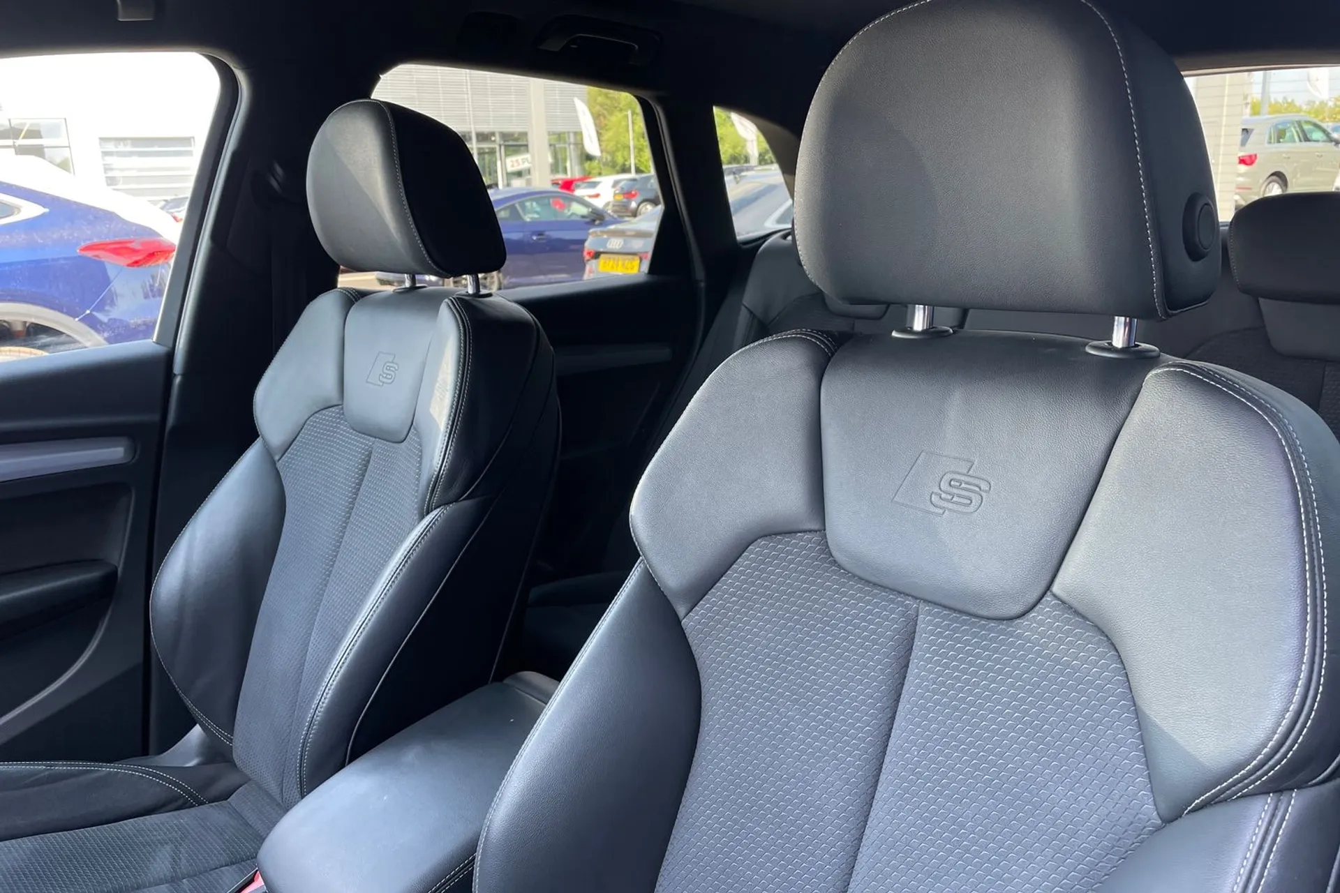 Audi Q5 thumbnail image number 30