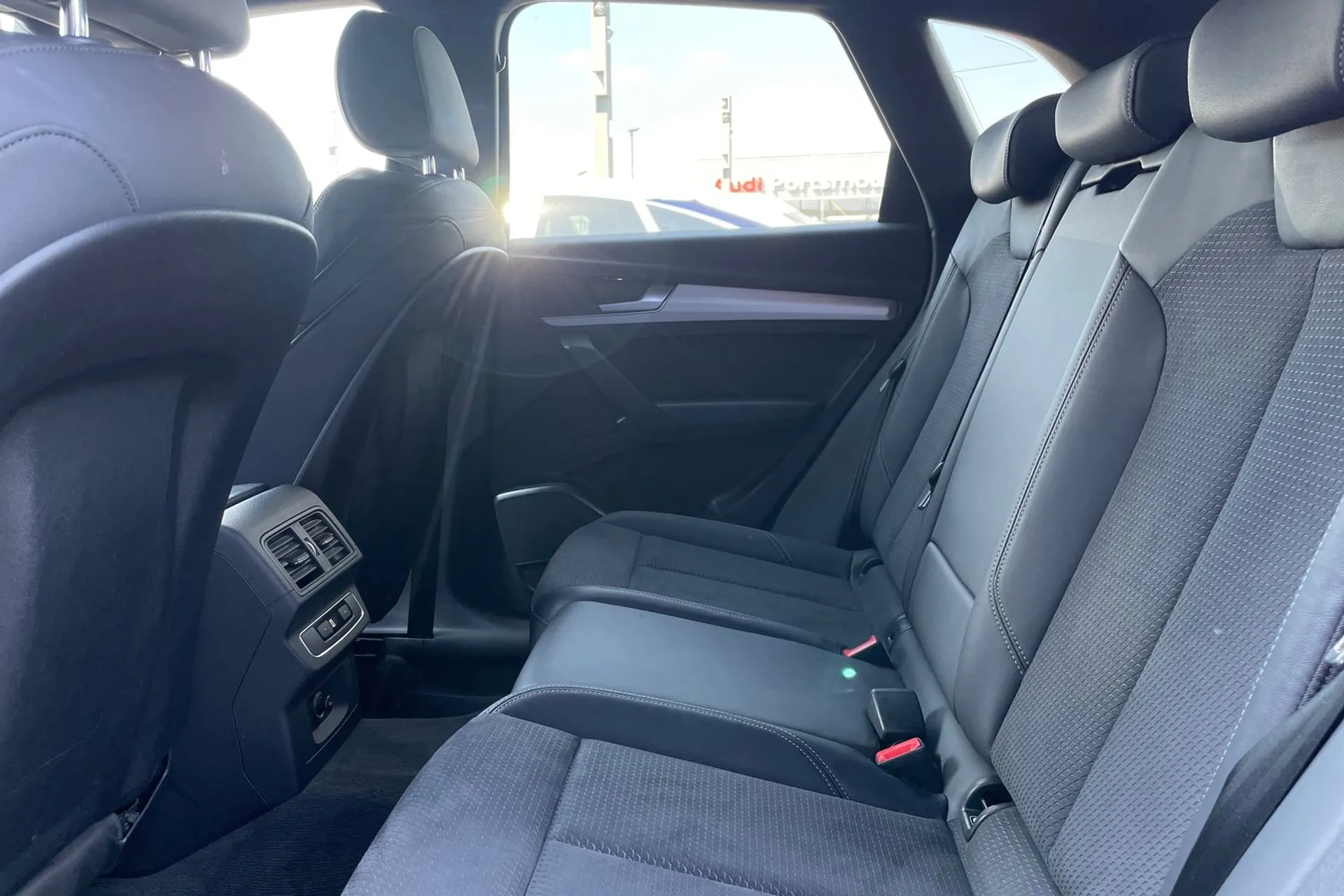 Audi Q5 thumbnail image number 31