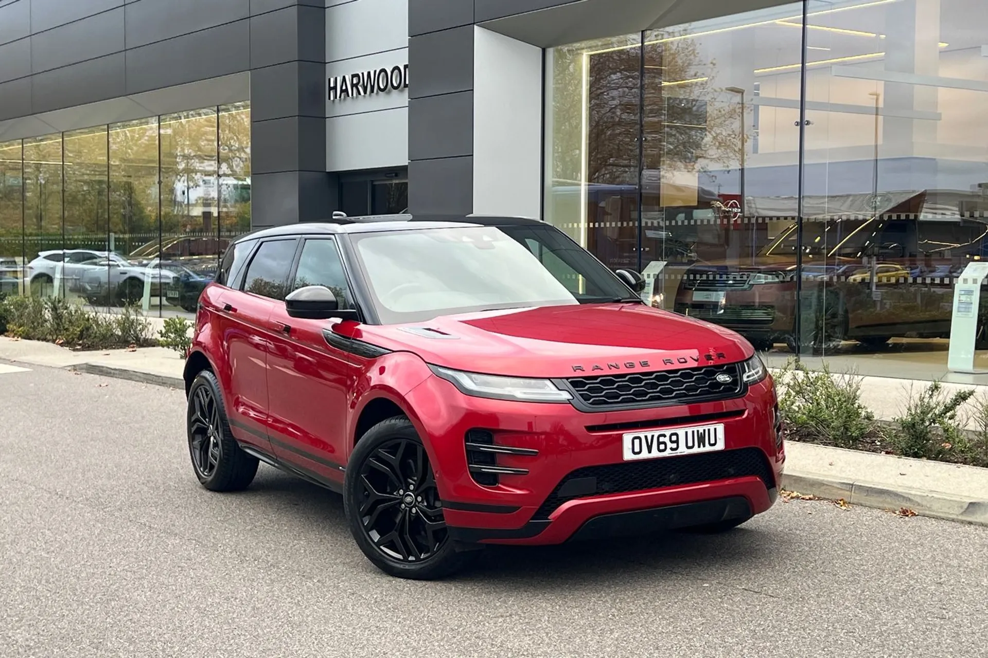 LAND ROVER RANGE ROVER EVOQUE focused image