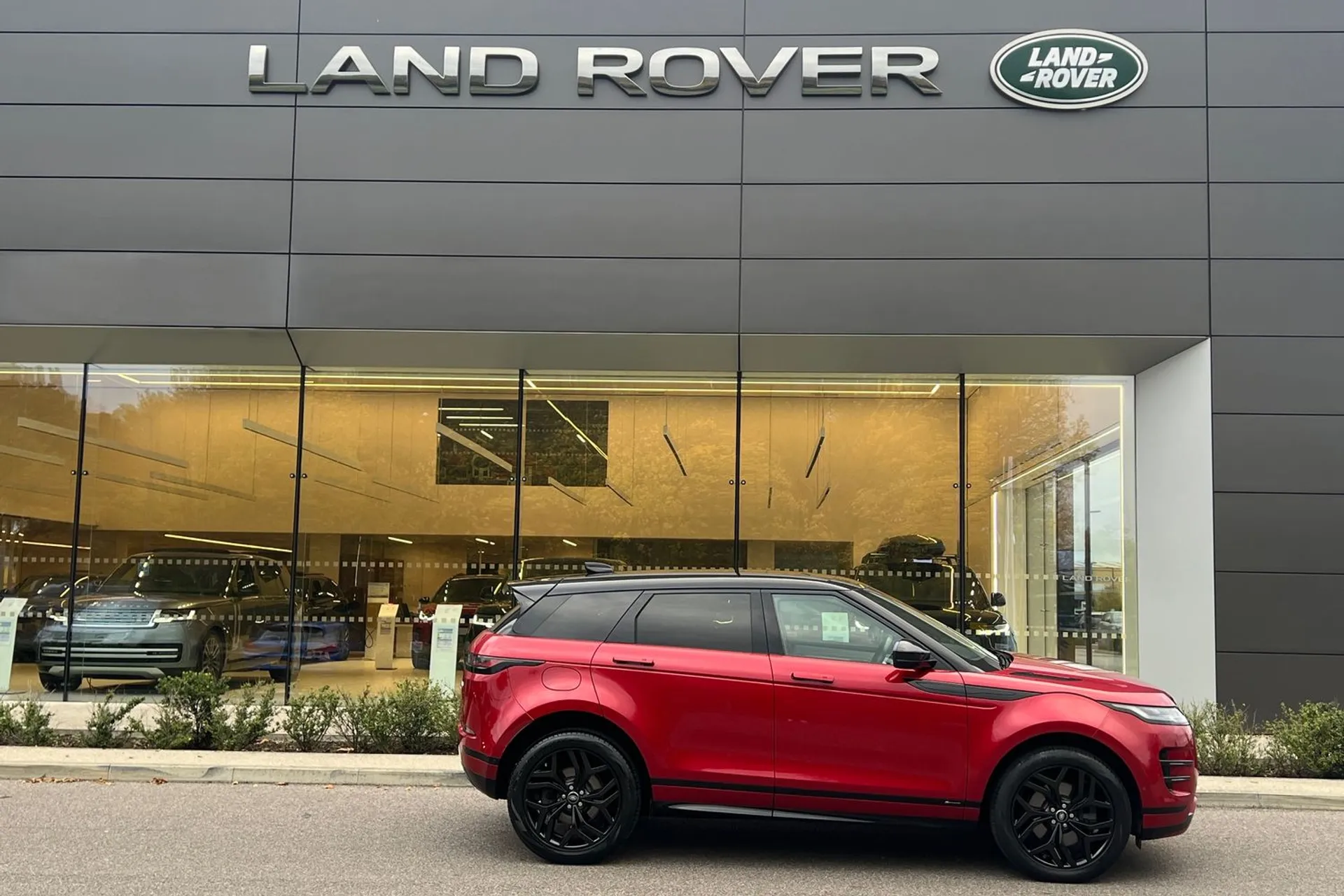 LAND ROVER RANGE ROVER EVOQUE thumbnail image number 2