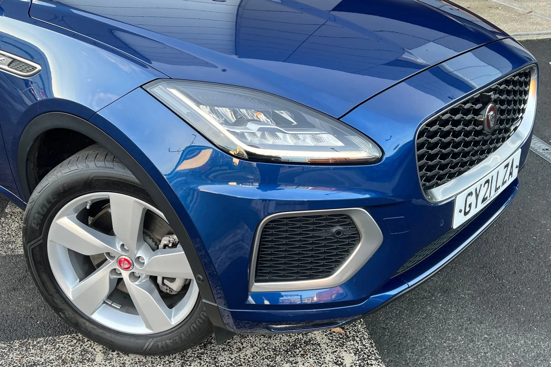 Jaguar E-PACE thumbnail image number 12