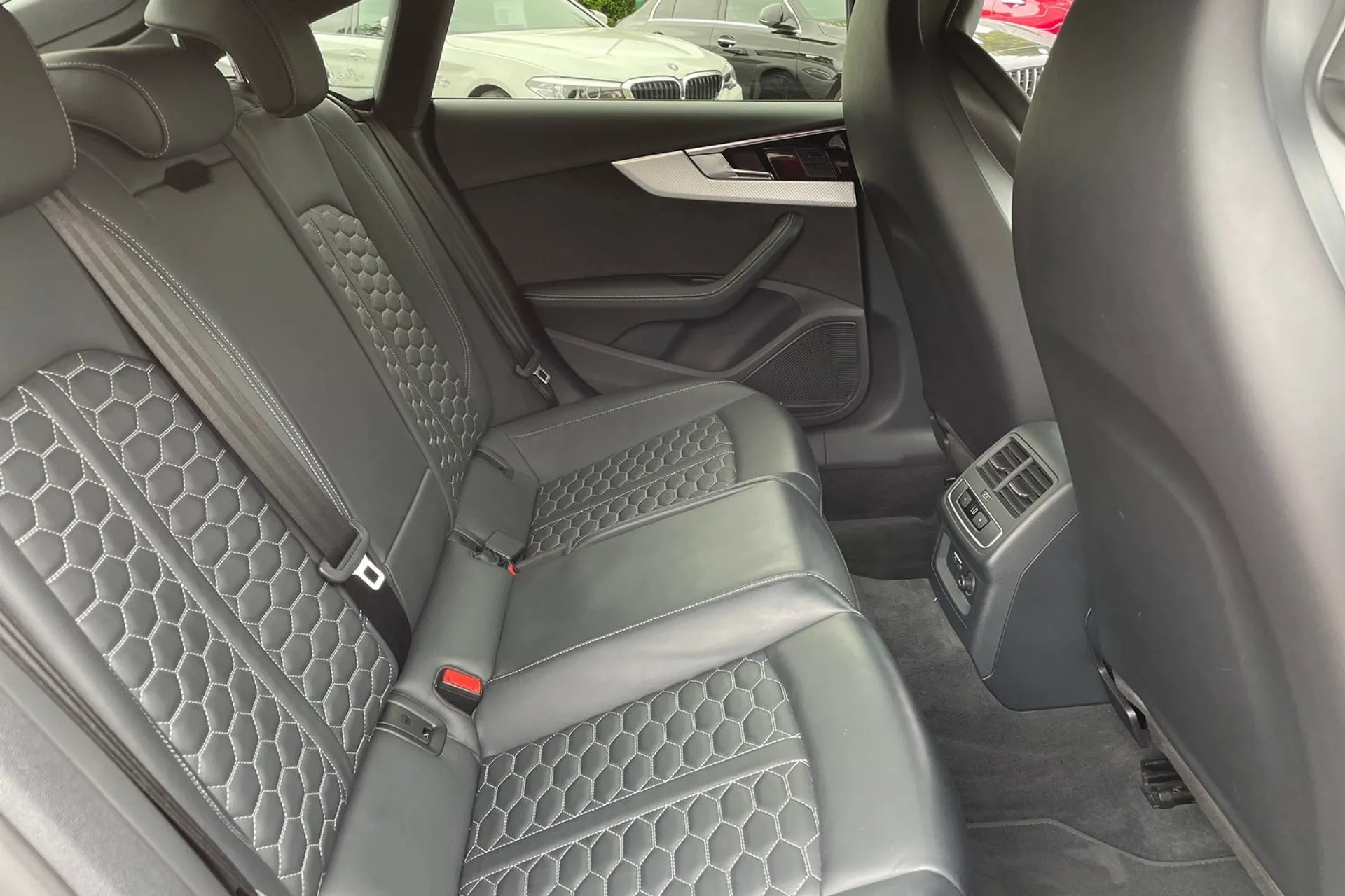 Audi RS5 thumbnail image number 43