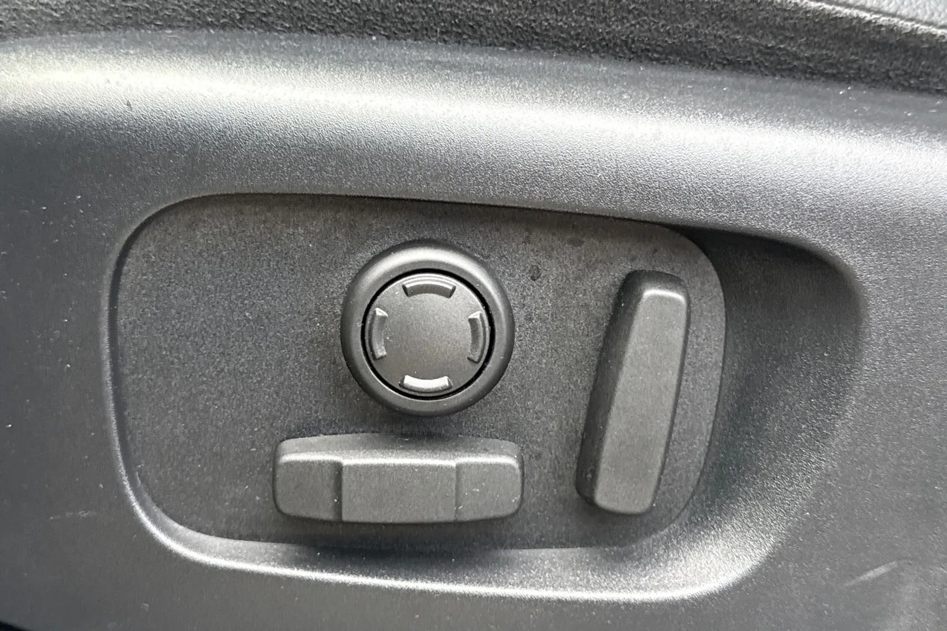 LAND ROVER RANGE ROVER EVOQUE thumbnail image number 40