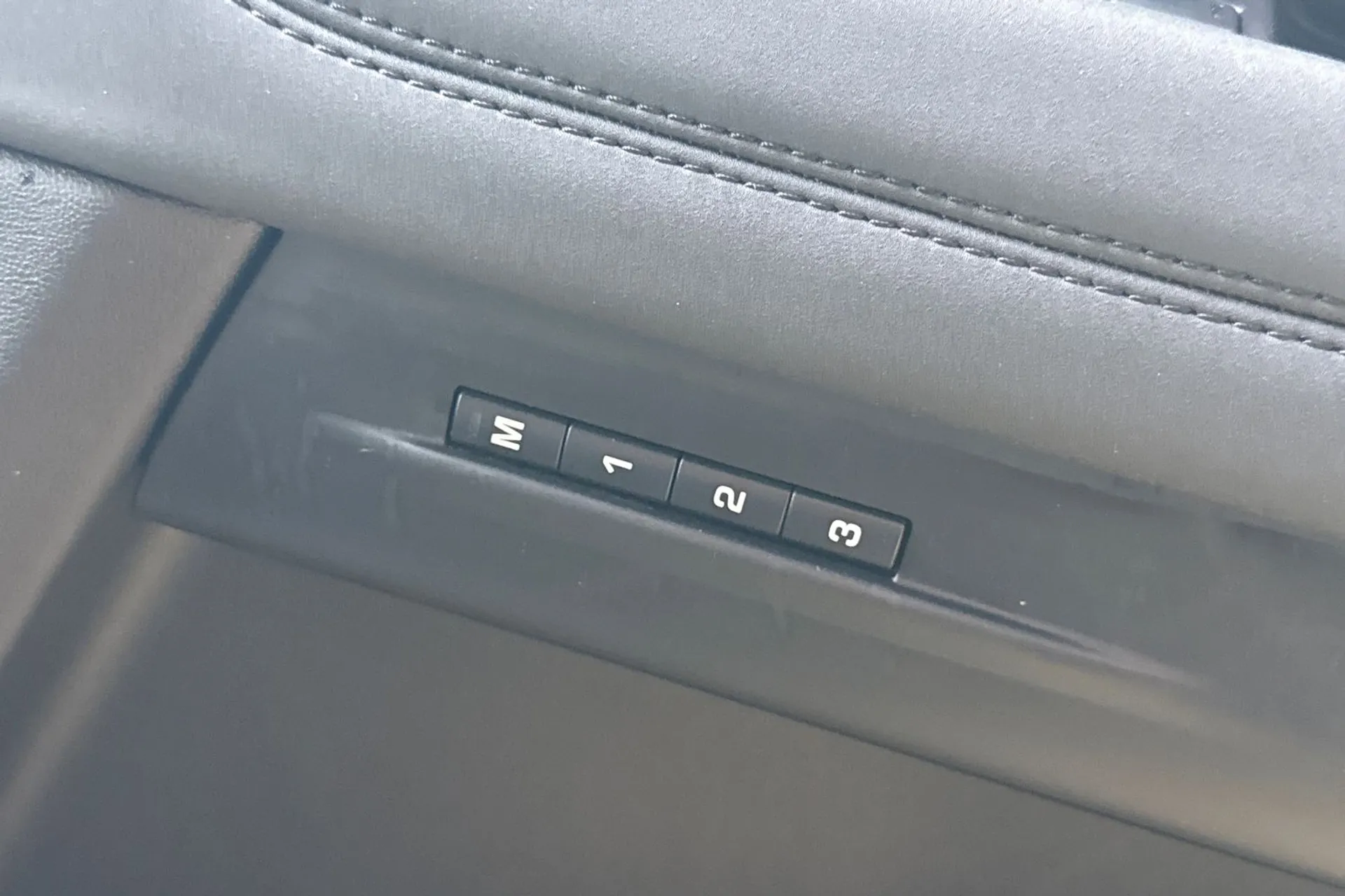 LAND ROVER RANGE ROVER EVOQUE thumbnail image number 57