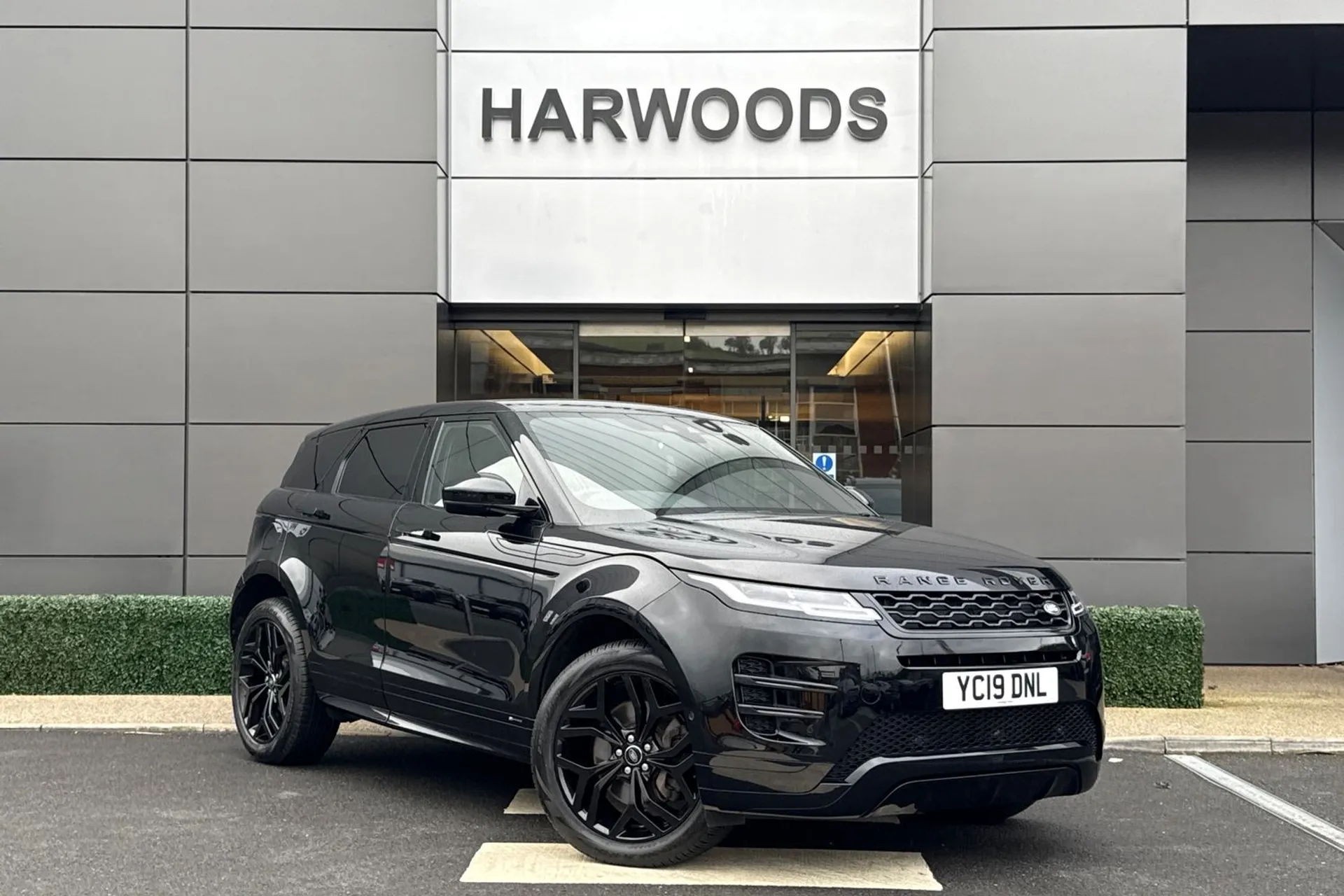 LAND ROVER RANGE ROVER EVOQUE focused image