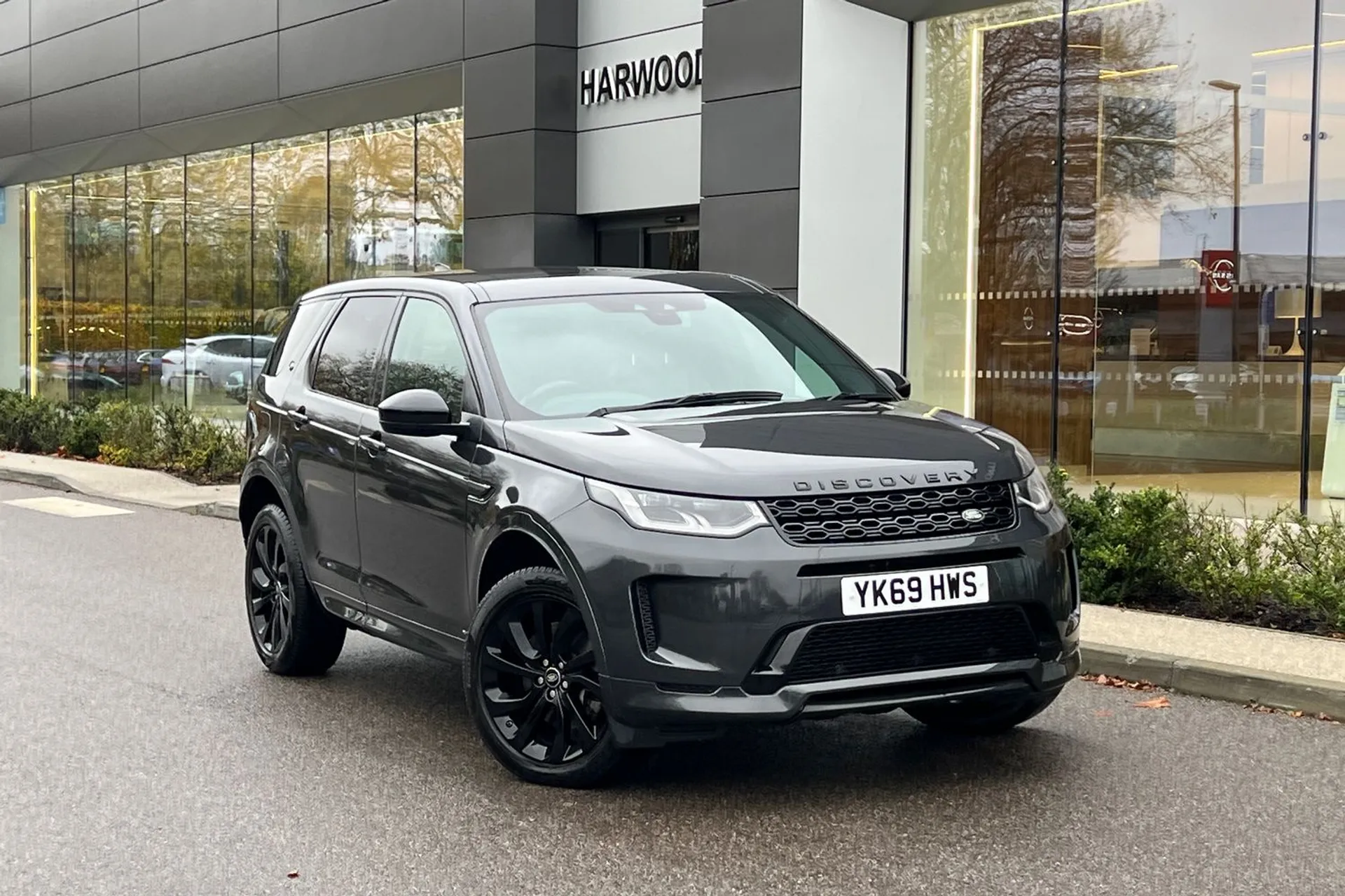 LAND ROVER DISCOVERY SPORT focused image