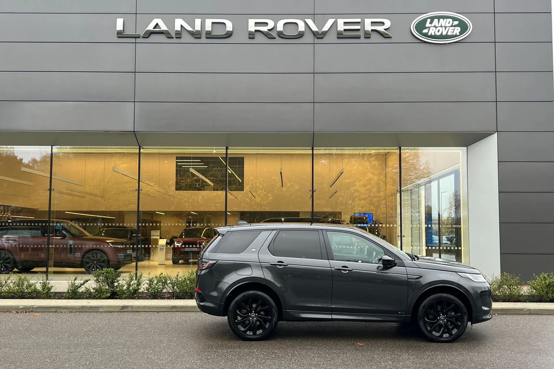 LAND ROVER DISCOVERY SPORT thumbnail image number 2