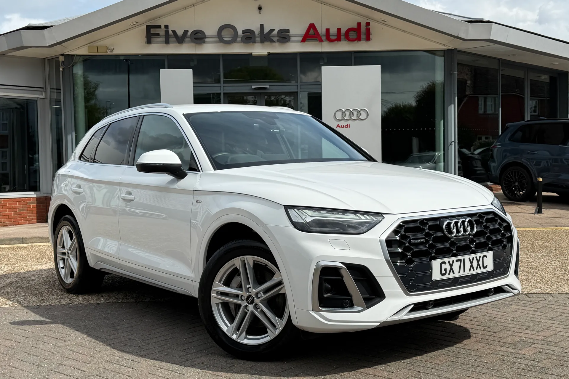 Audi Q5 focused image