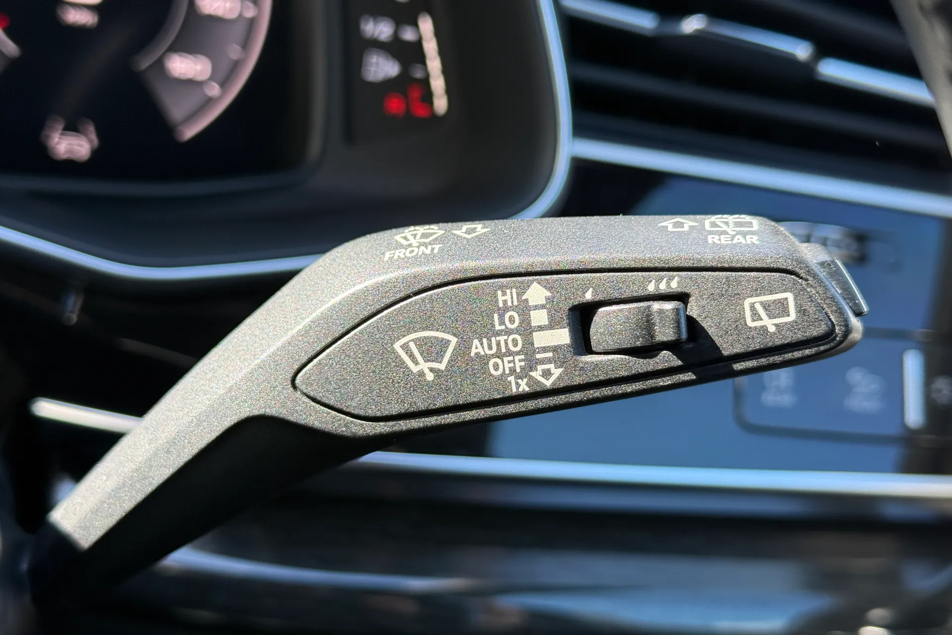 Audi Q8 thumbnail image number 17