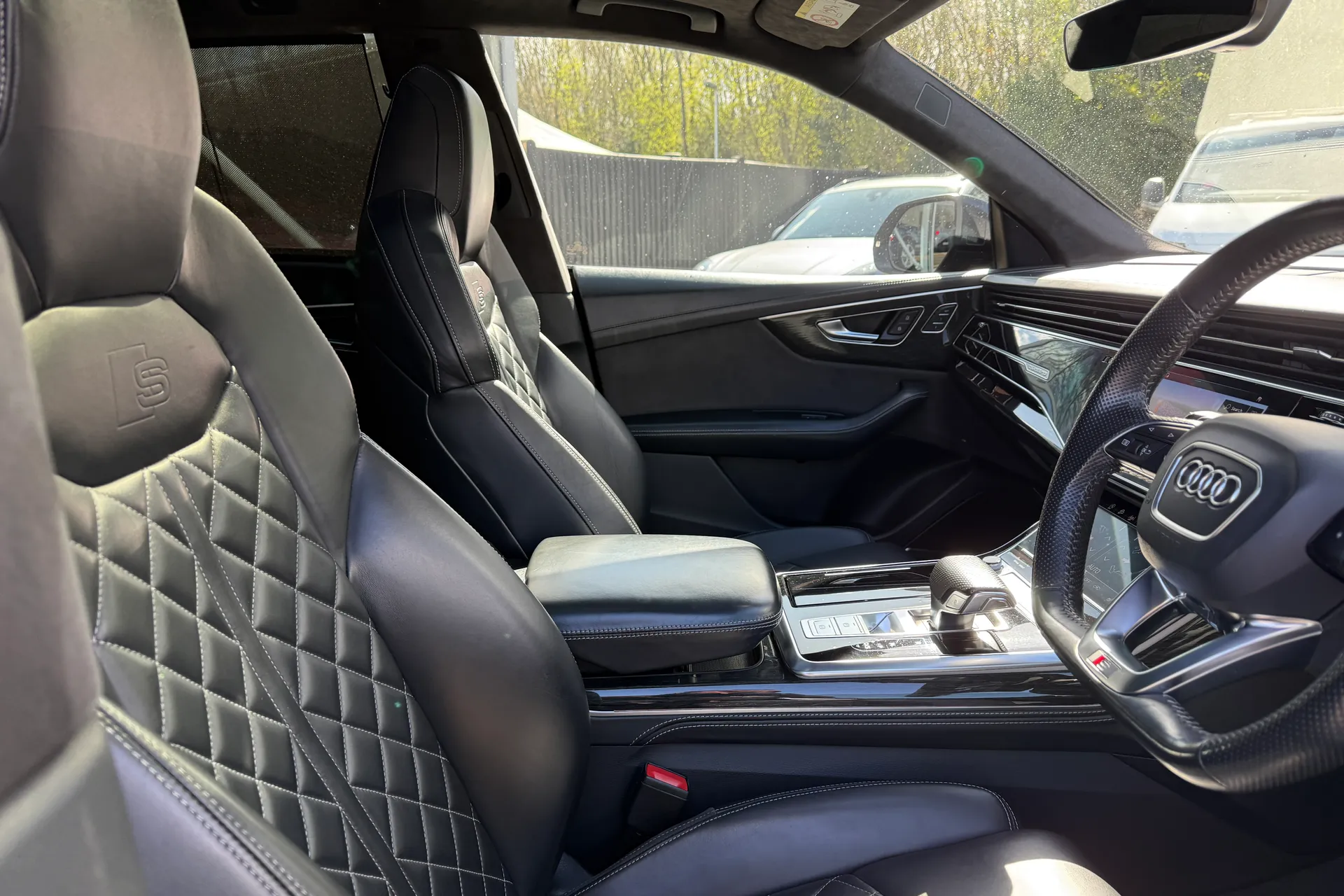 Audi Q8 thumbnail image number 29