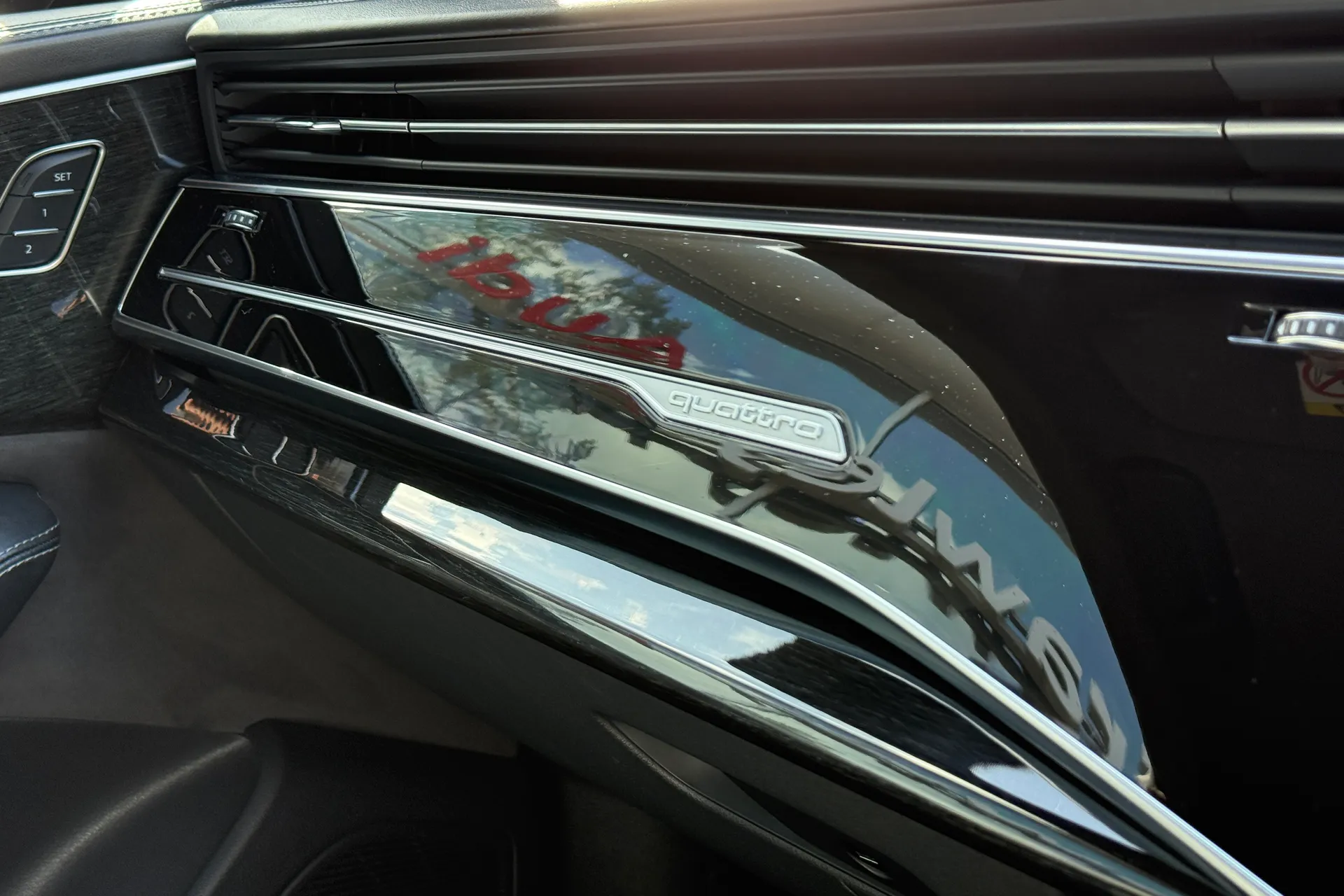 Audi Q8 thumbnail image number 12