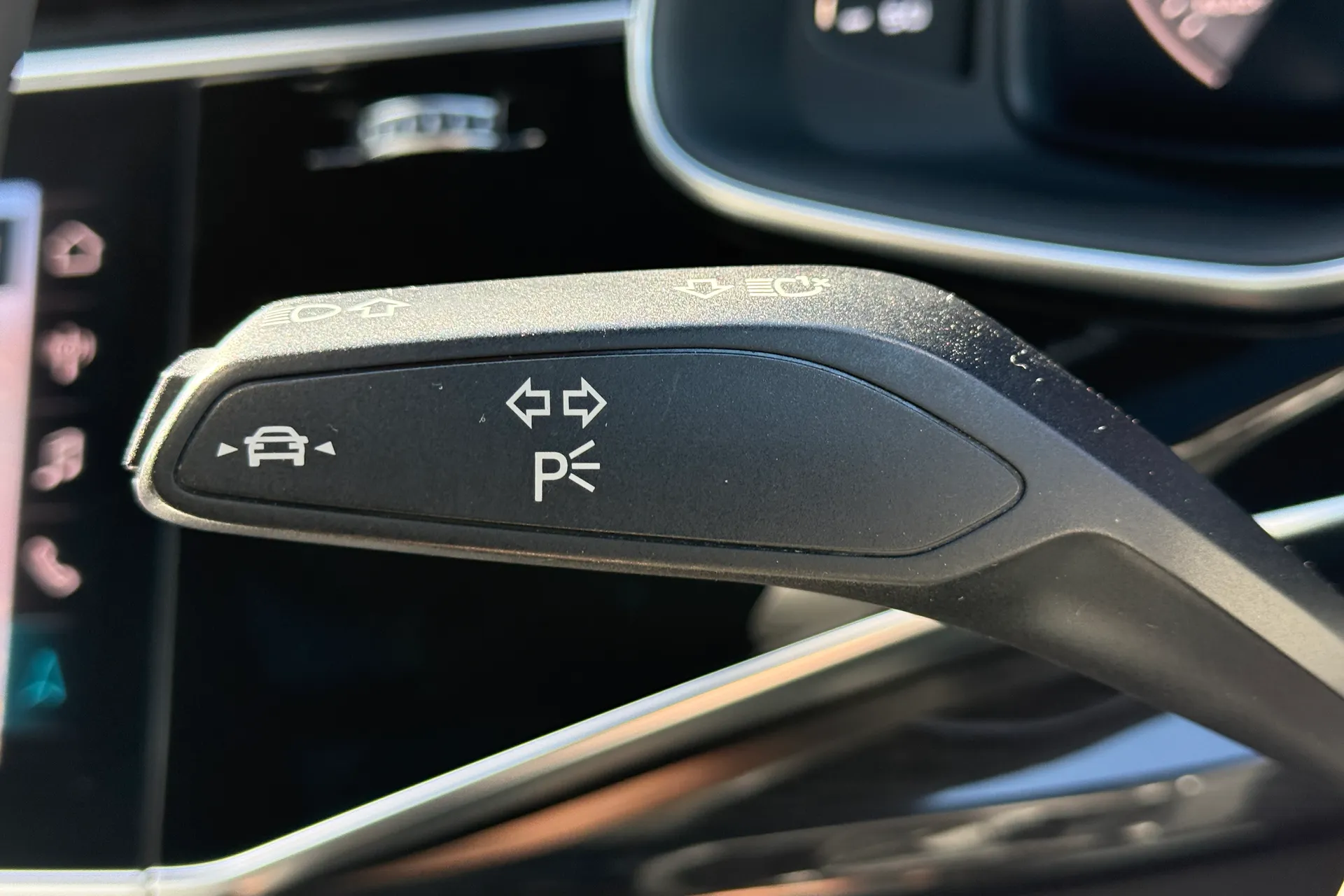 Audi Q8 thumbnail image number 16