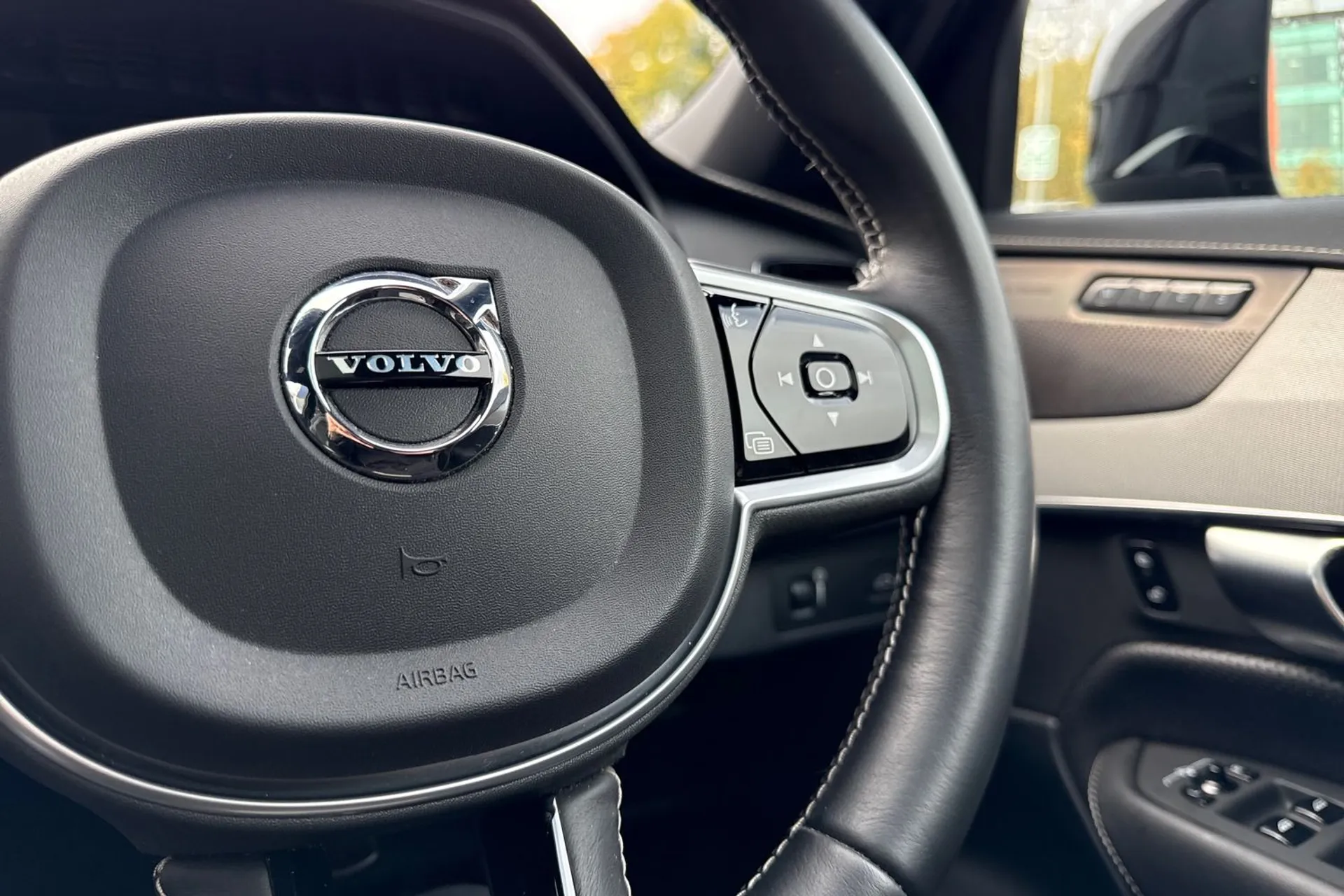 Volvo XC90 thumbnail image number 40