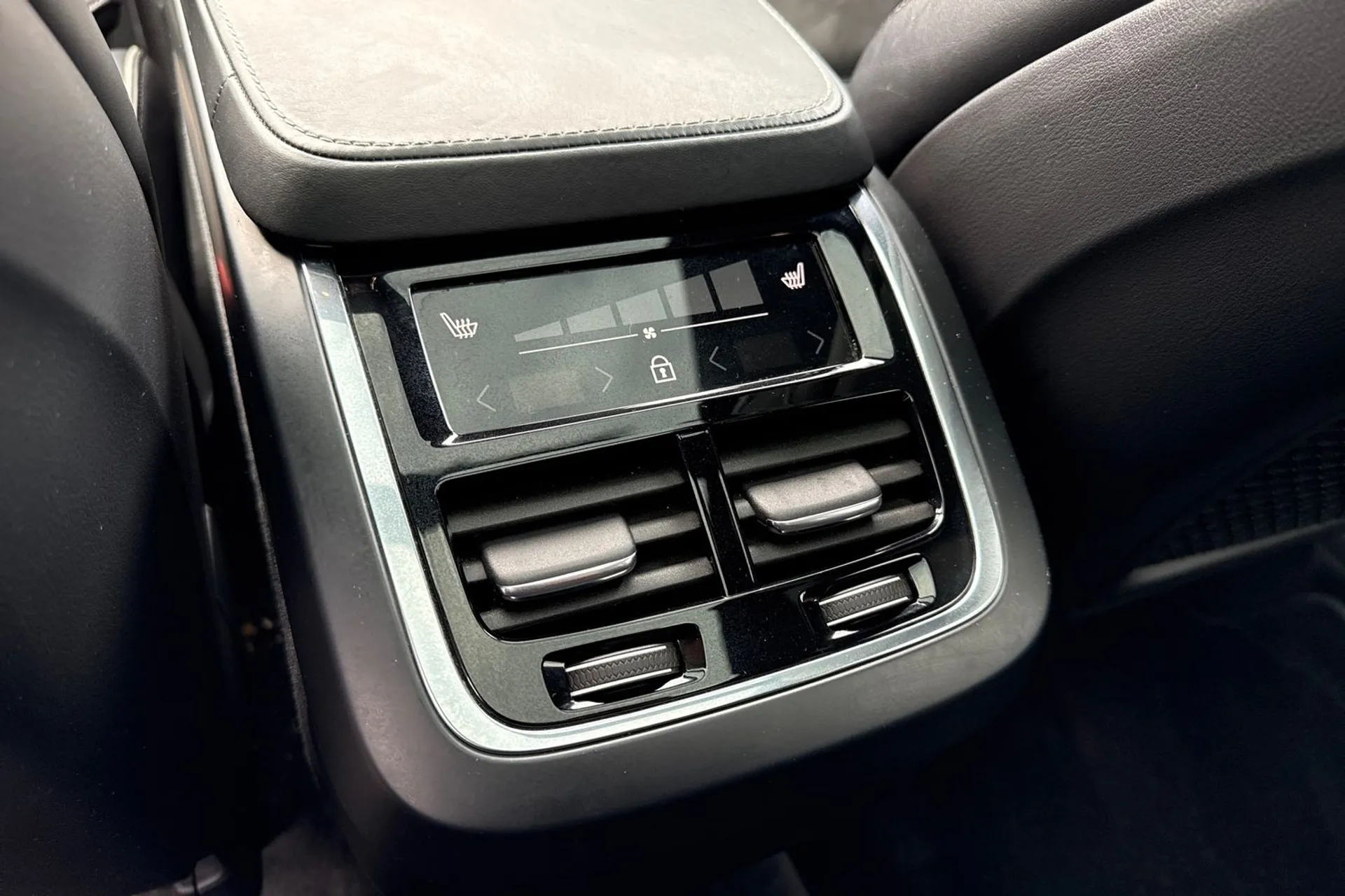 Volvo XC90 thumbnail image number 34