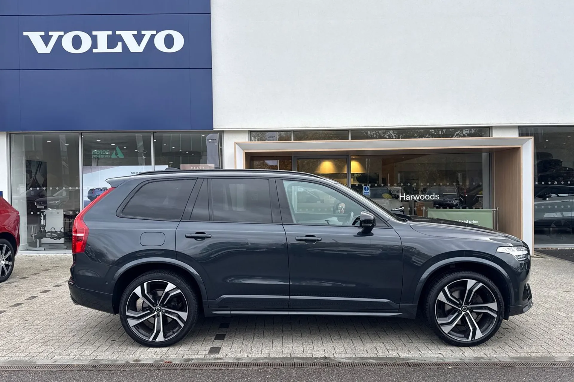 Volvo XC90 thumbnail image number 2