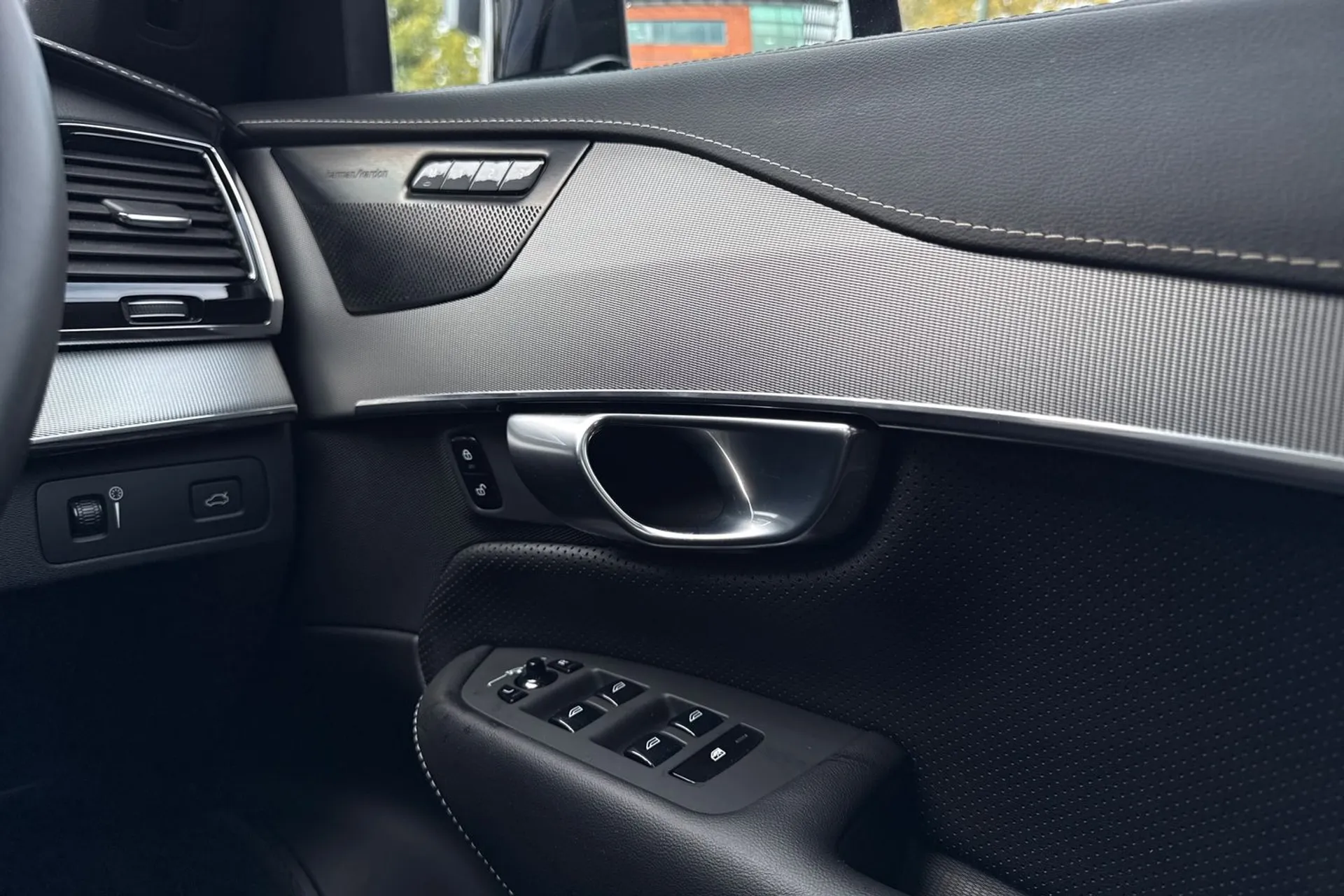 Volvo XC90 thumbnail image number 46