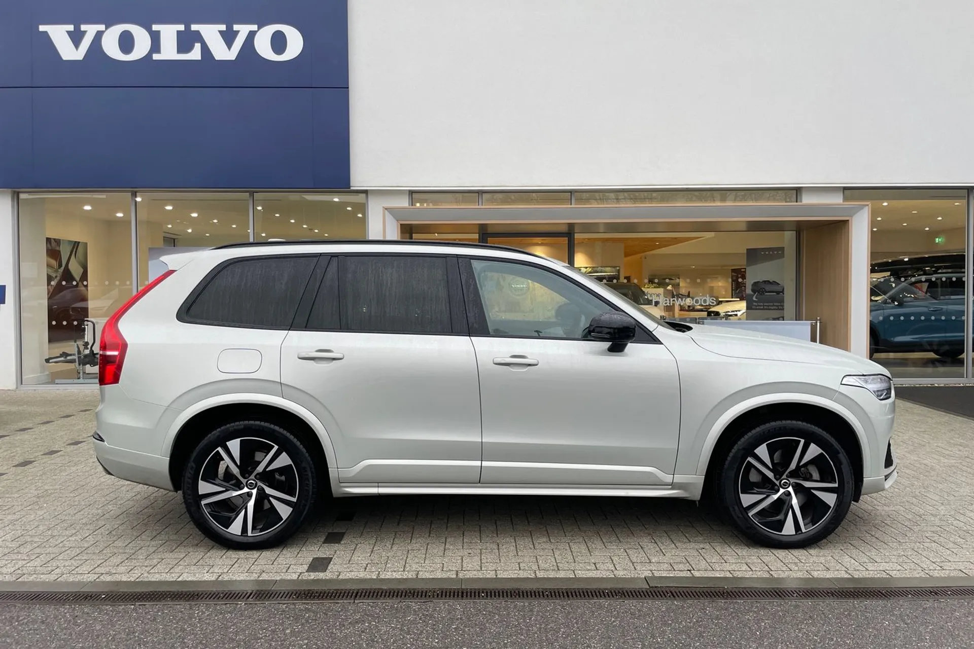 Volvo XC90 thumbnail image number 2