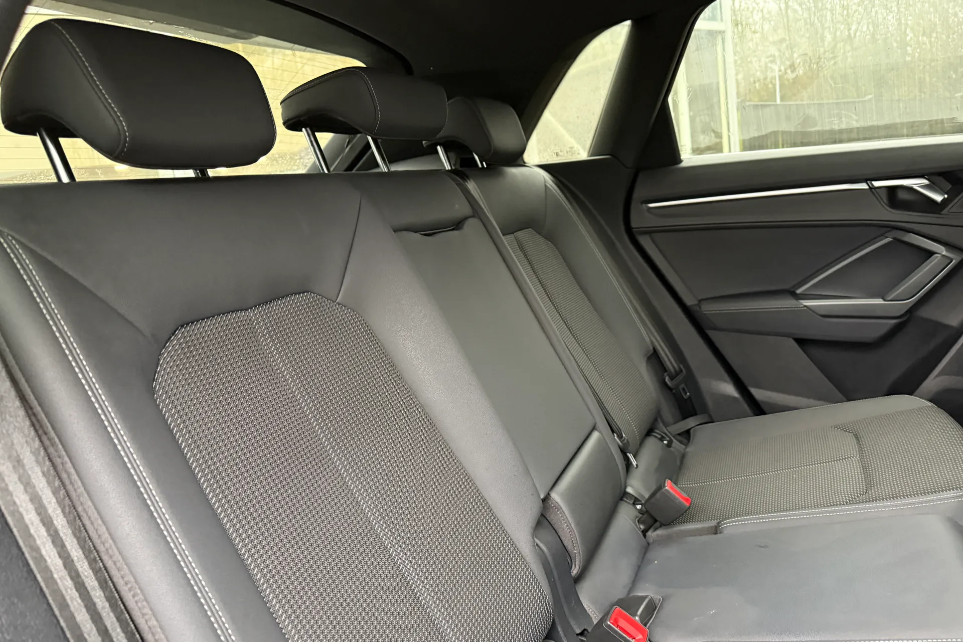 Audi Q3 thumbnail image number 25