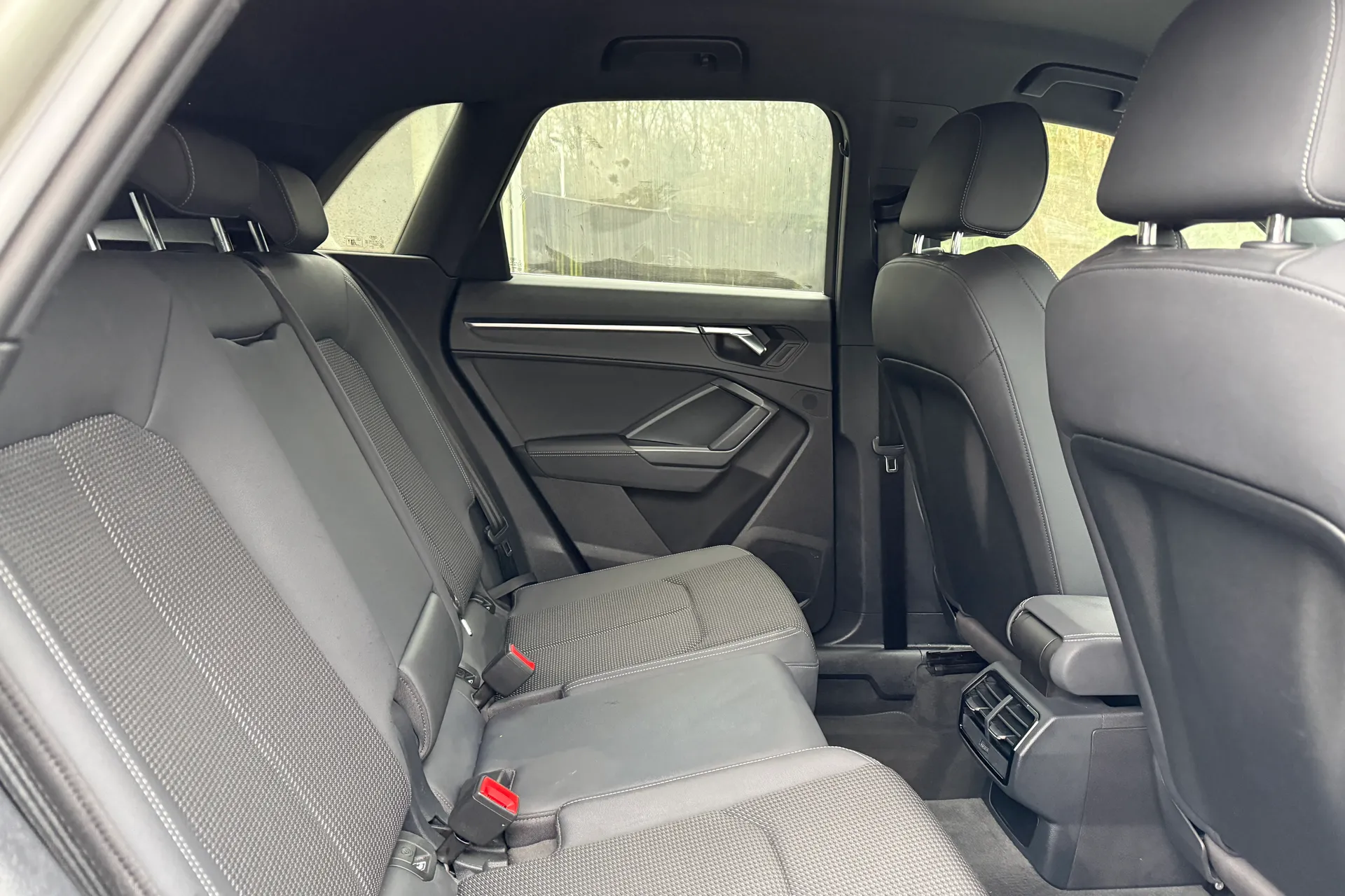 Audi Q3 thumbnail image number 26