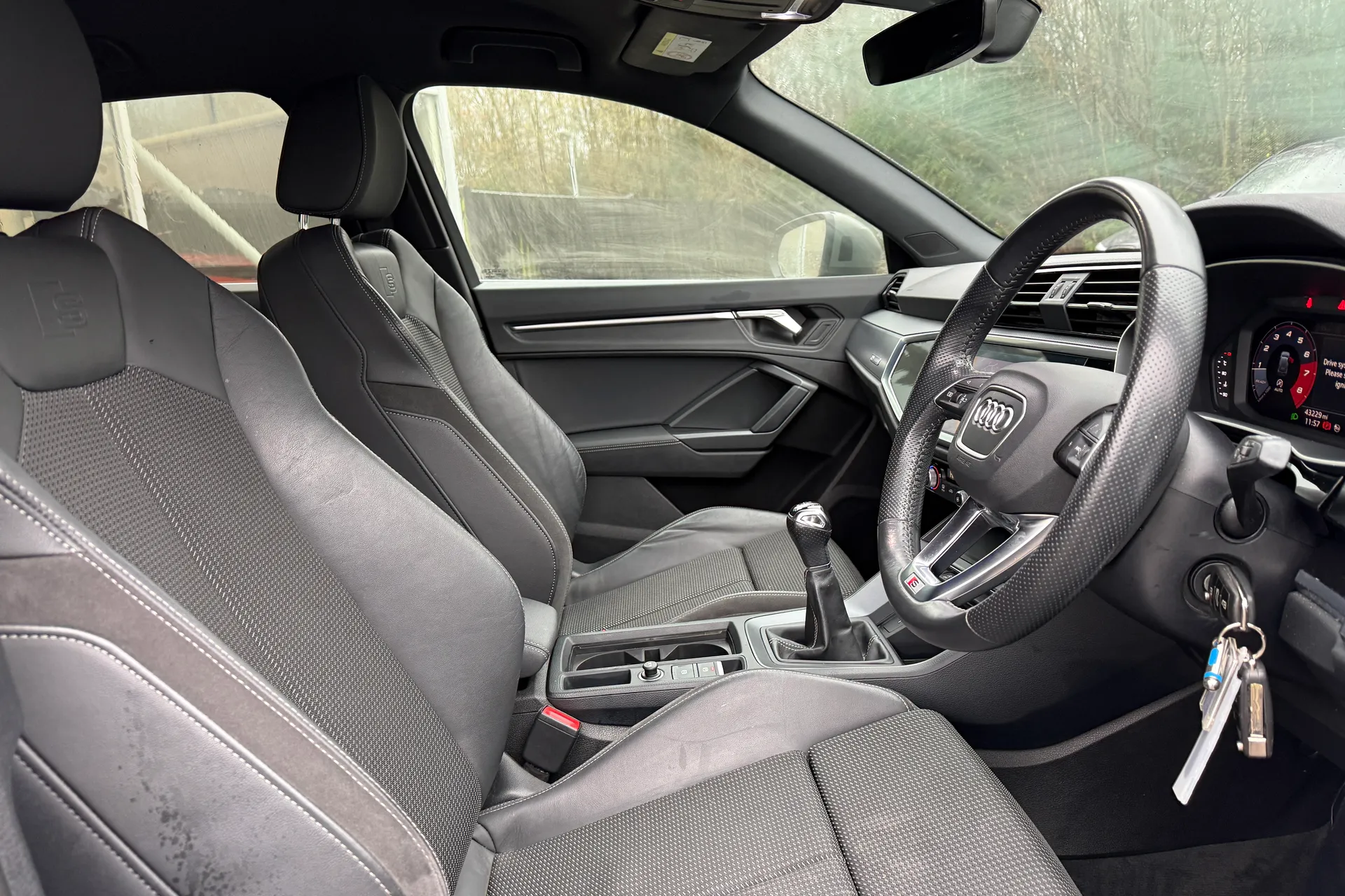 Audi Q3 thumbnail image number 23