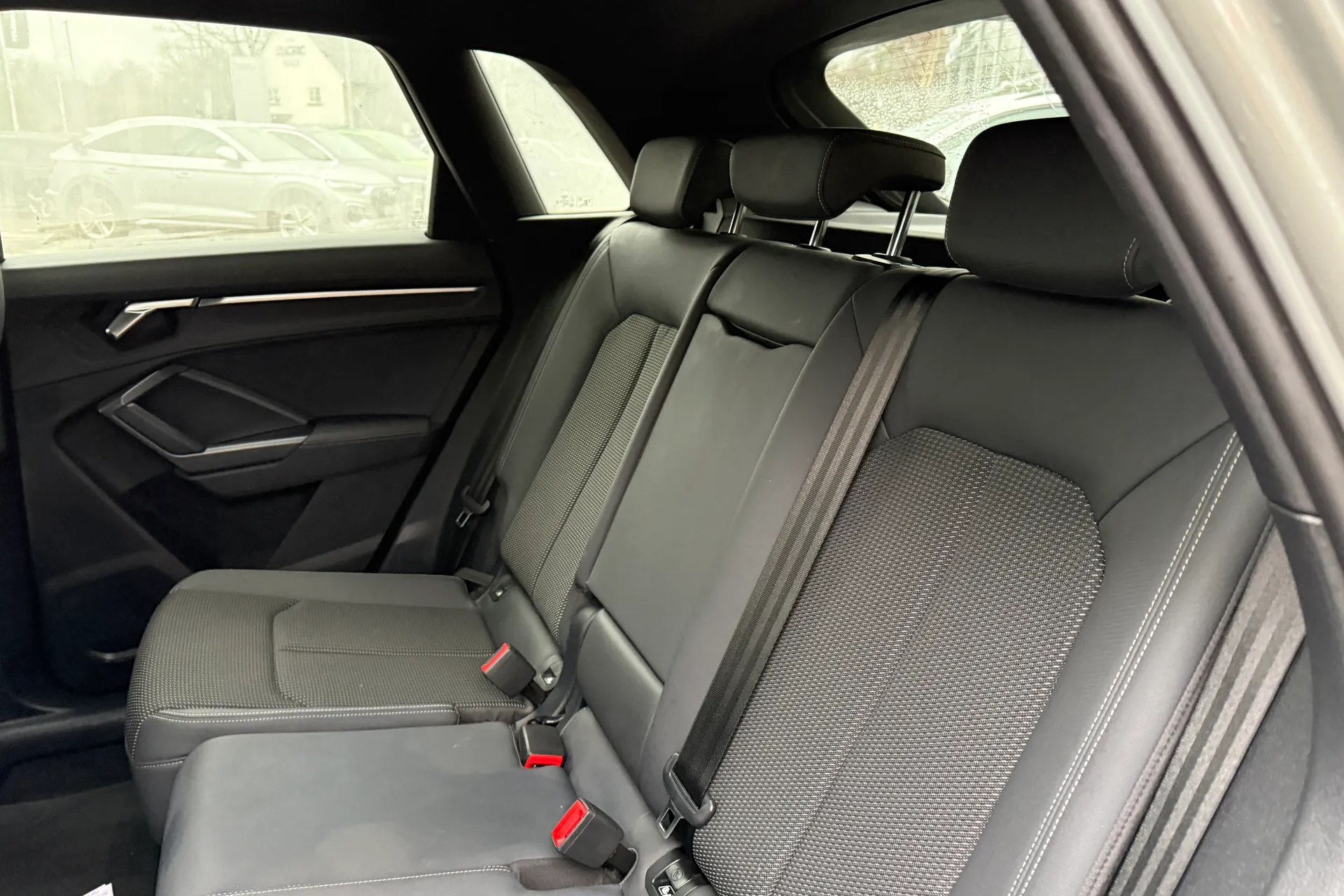 Audi Q3 thumbnail image number 43