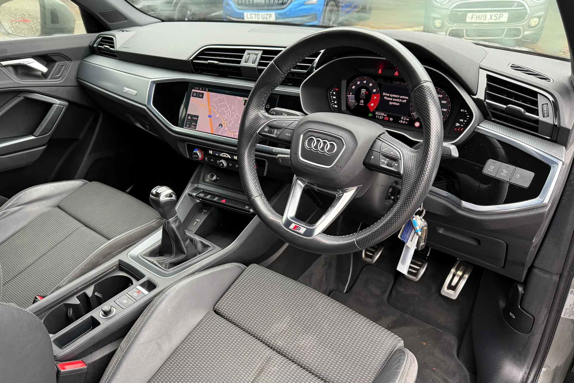 Audi Q3 thumbnail image number 21