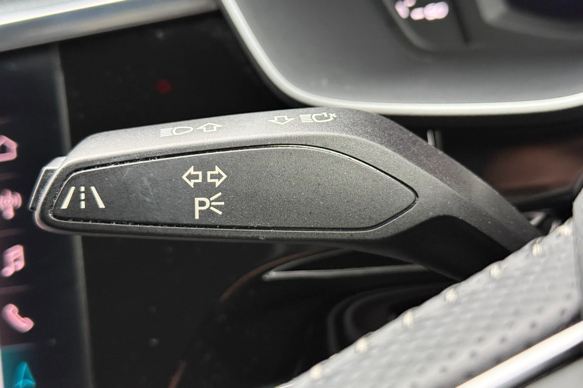 Audi Q3 thumbnail image number 12