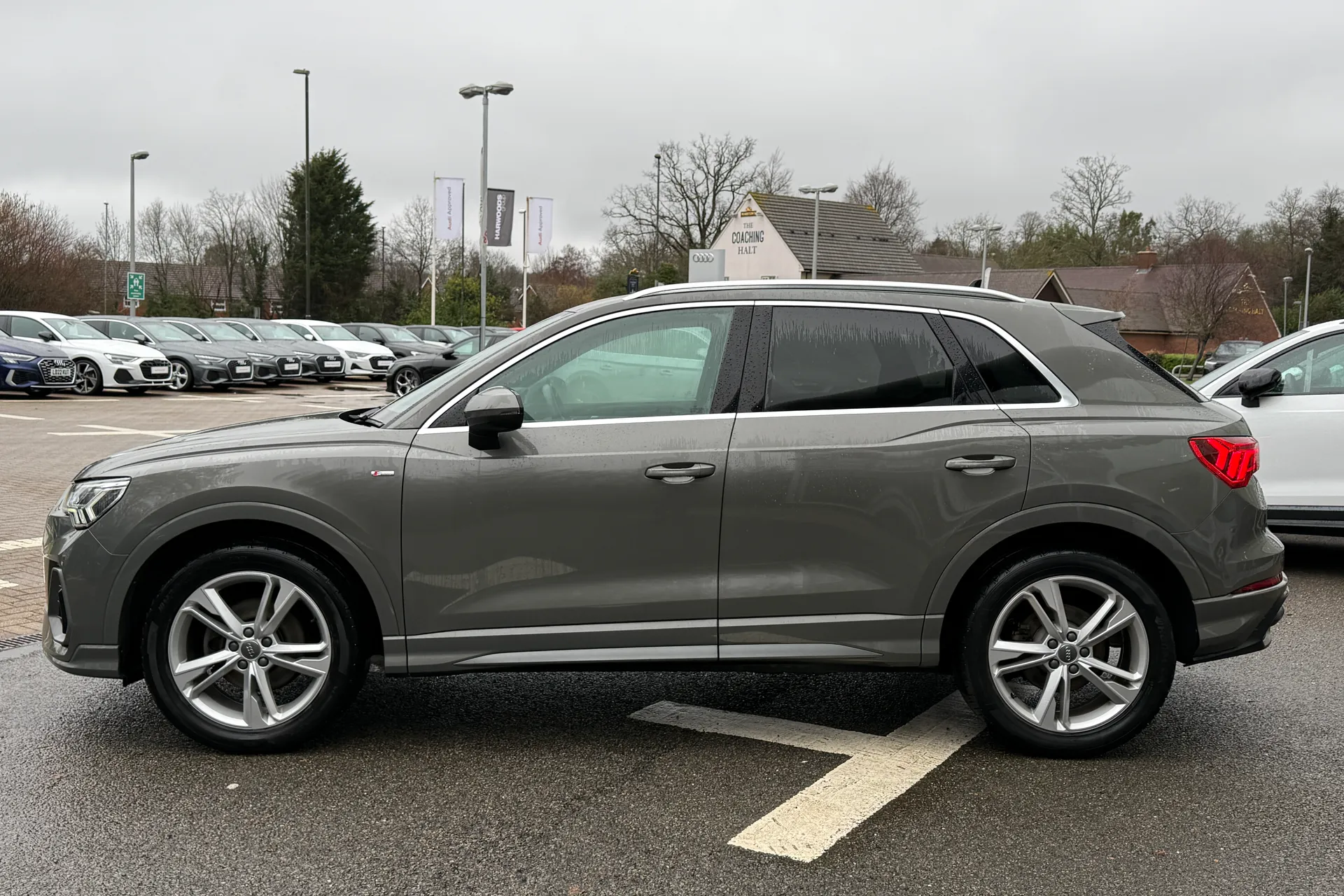 Audi Q3 thumbnail image number 2