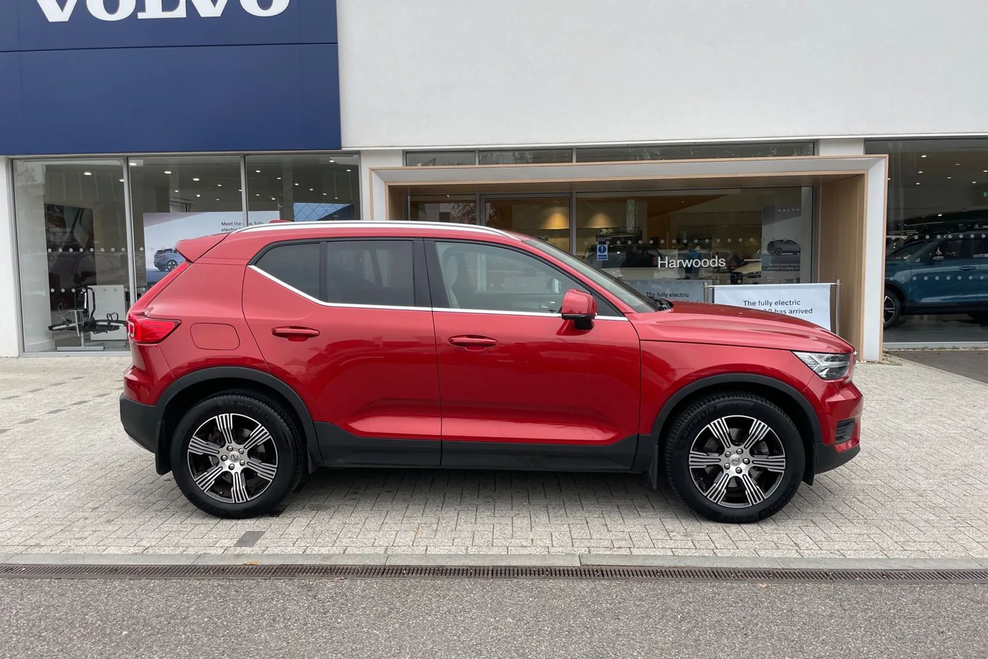 Volvo XC40 thumbnail image number 2