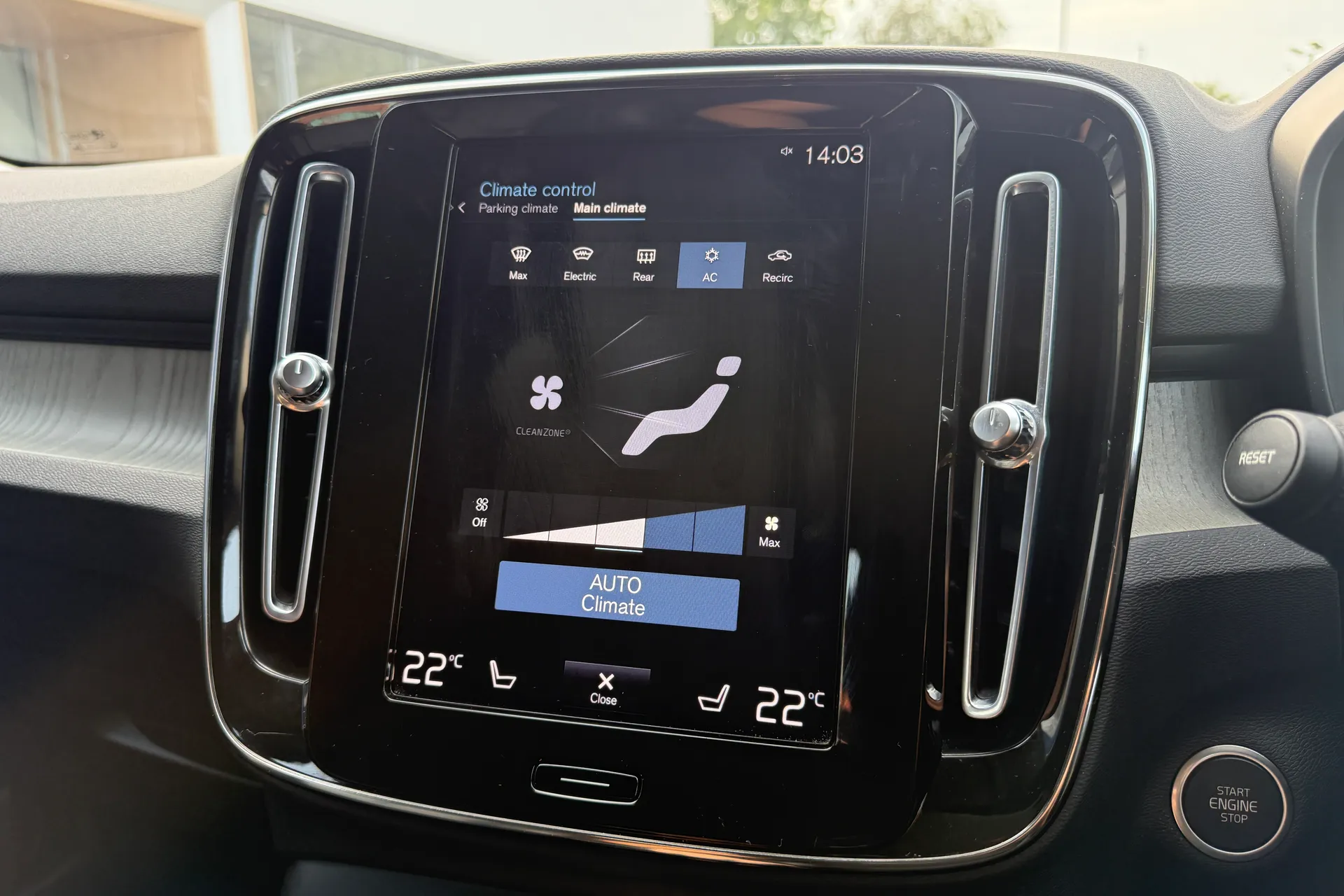 Volvo XC40 thumbnail image number 36