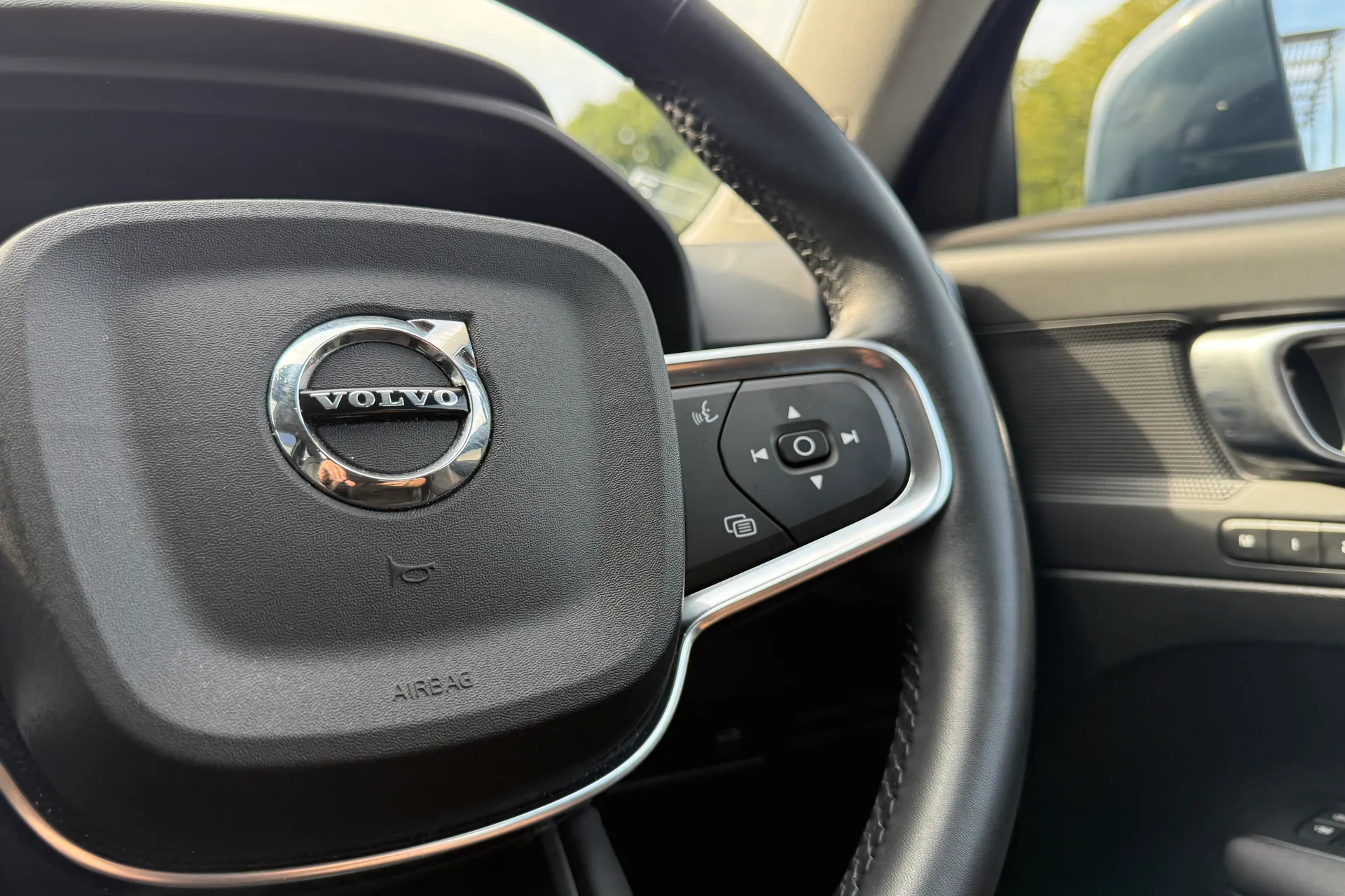 Volvo XC40 thumbnail image number 35