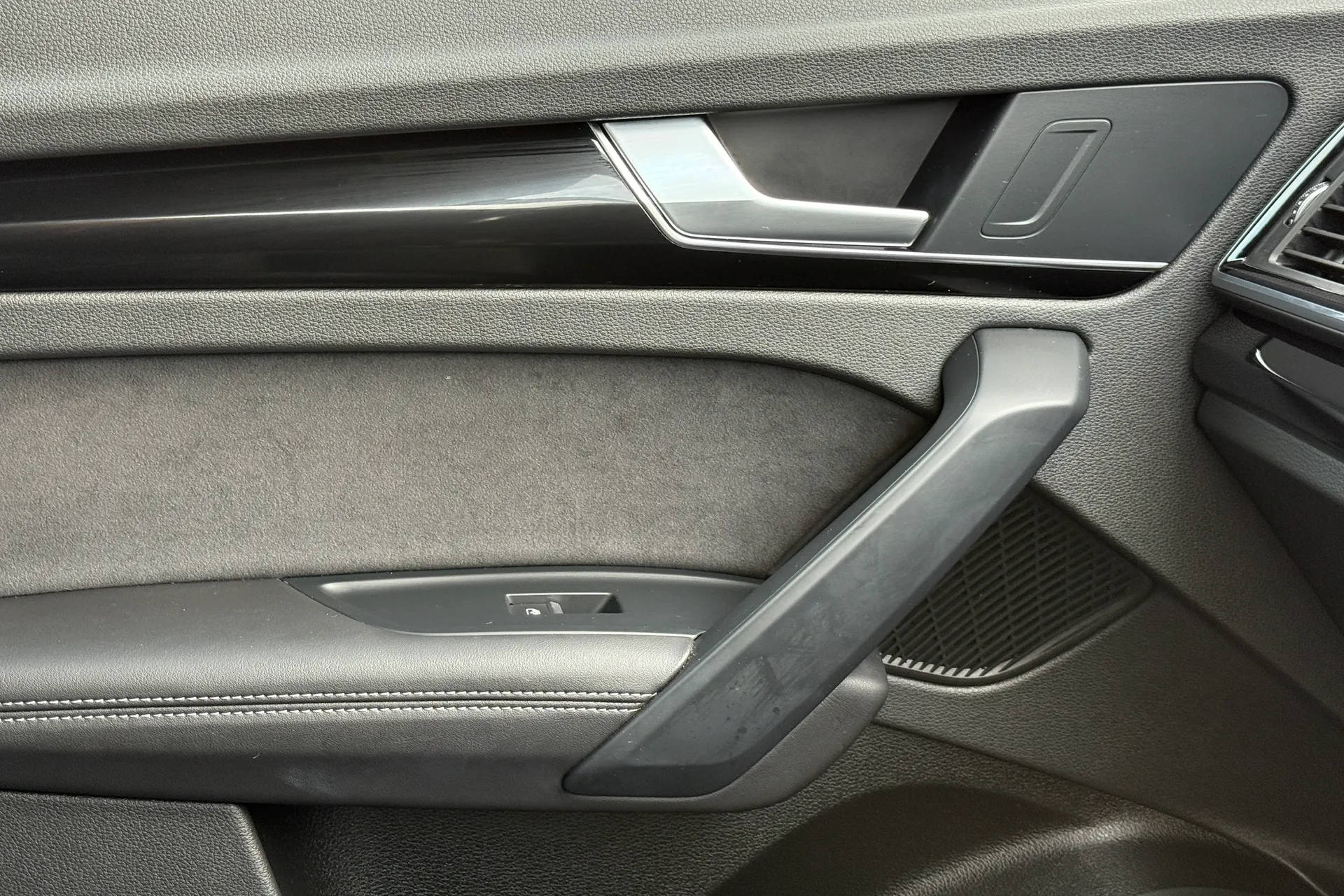 Audi Q5 thumbnail image number 25