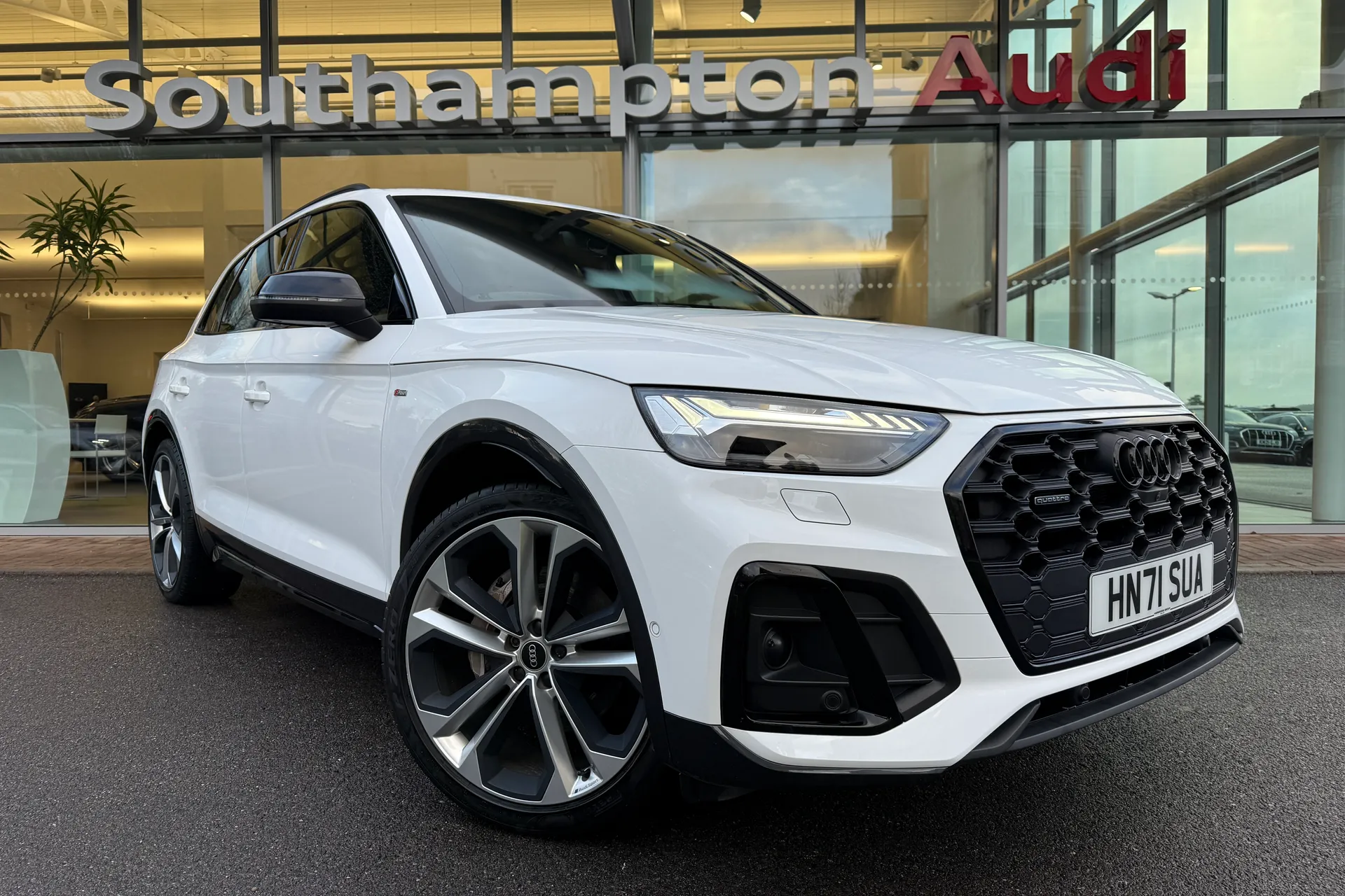 Audi Q5 focused image