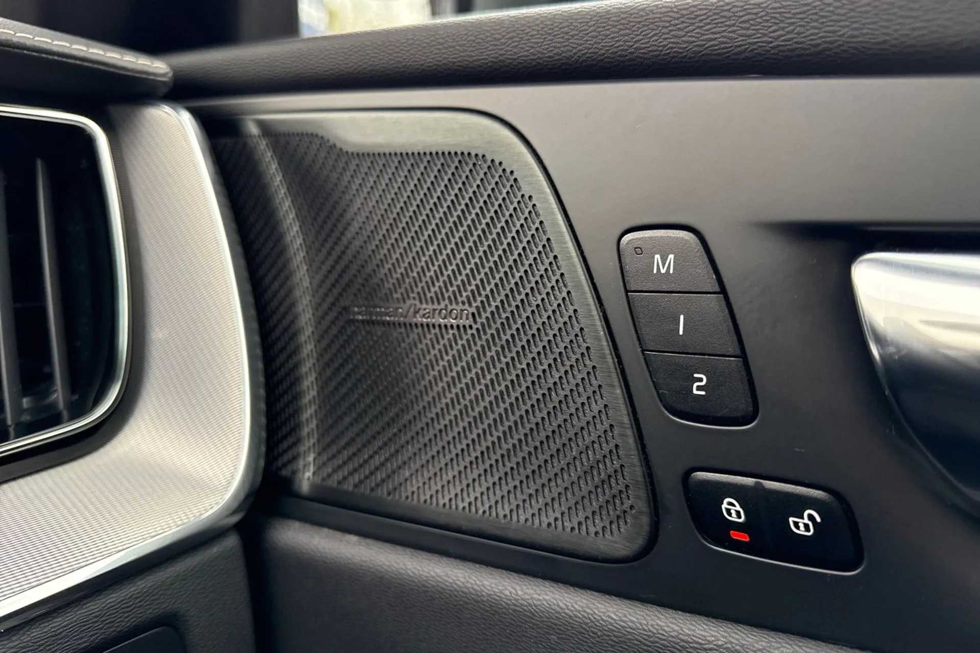 Volvo XC60 thumbnail image number 44