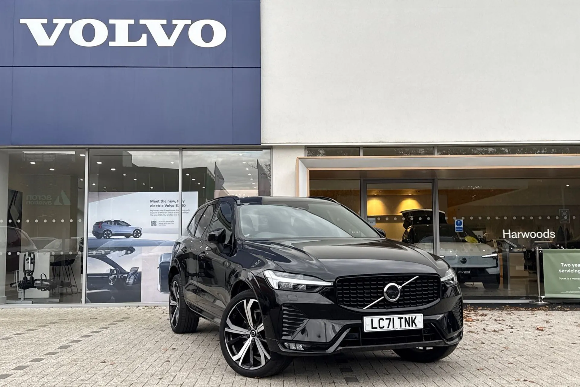 Volvo XC60 focused image