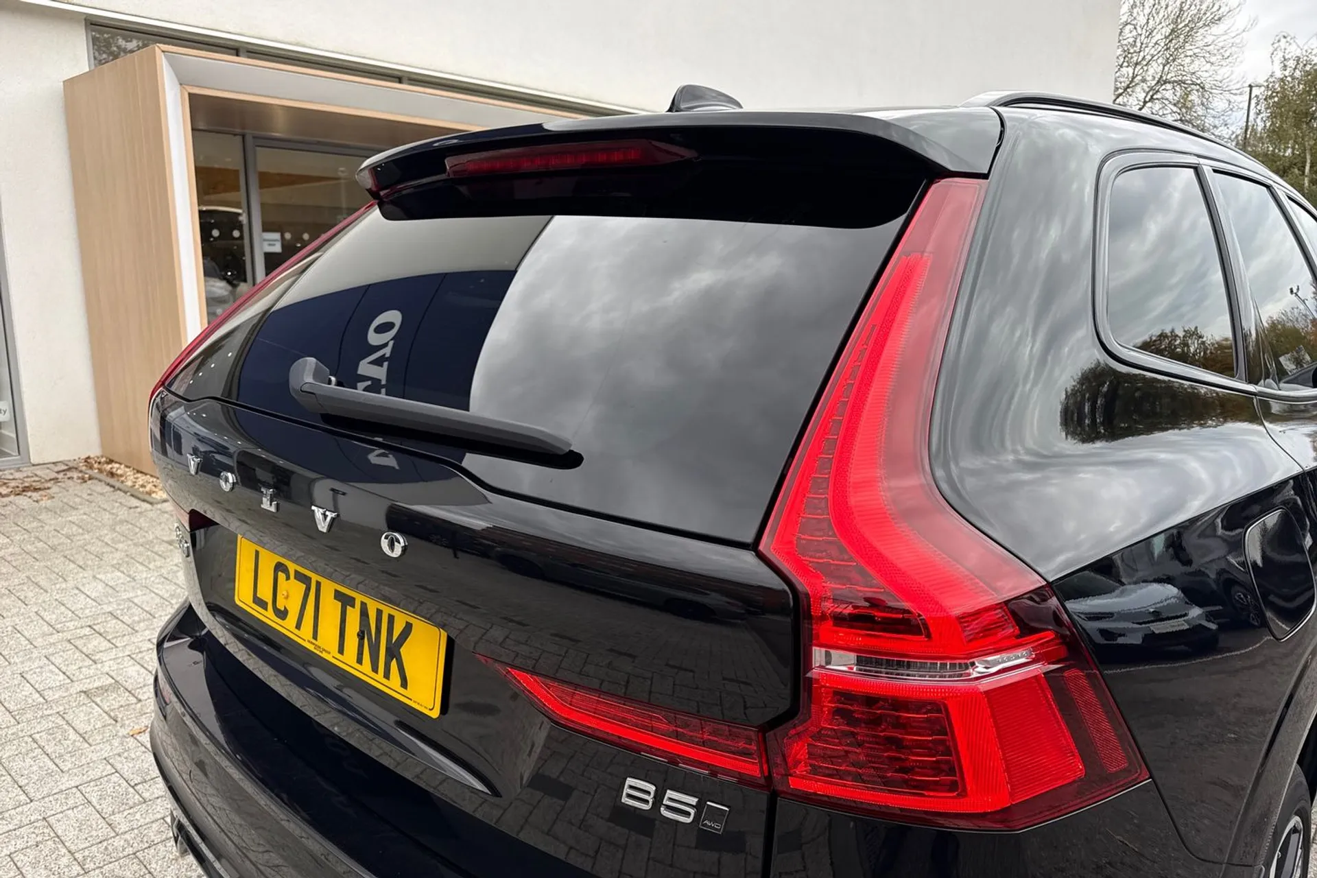 Volvo XC60 thumbnail image number 16