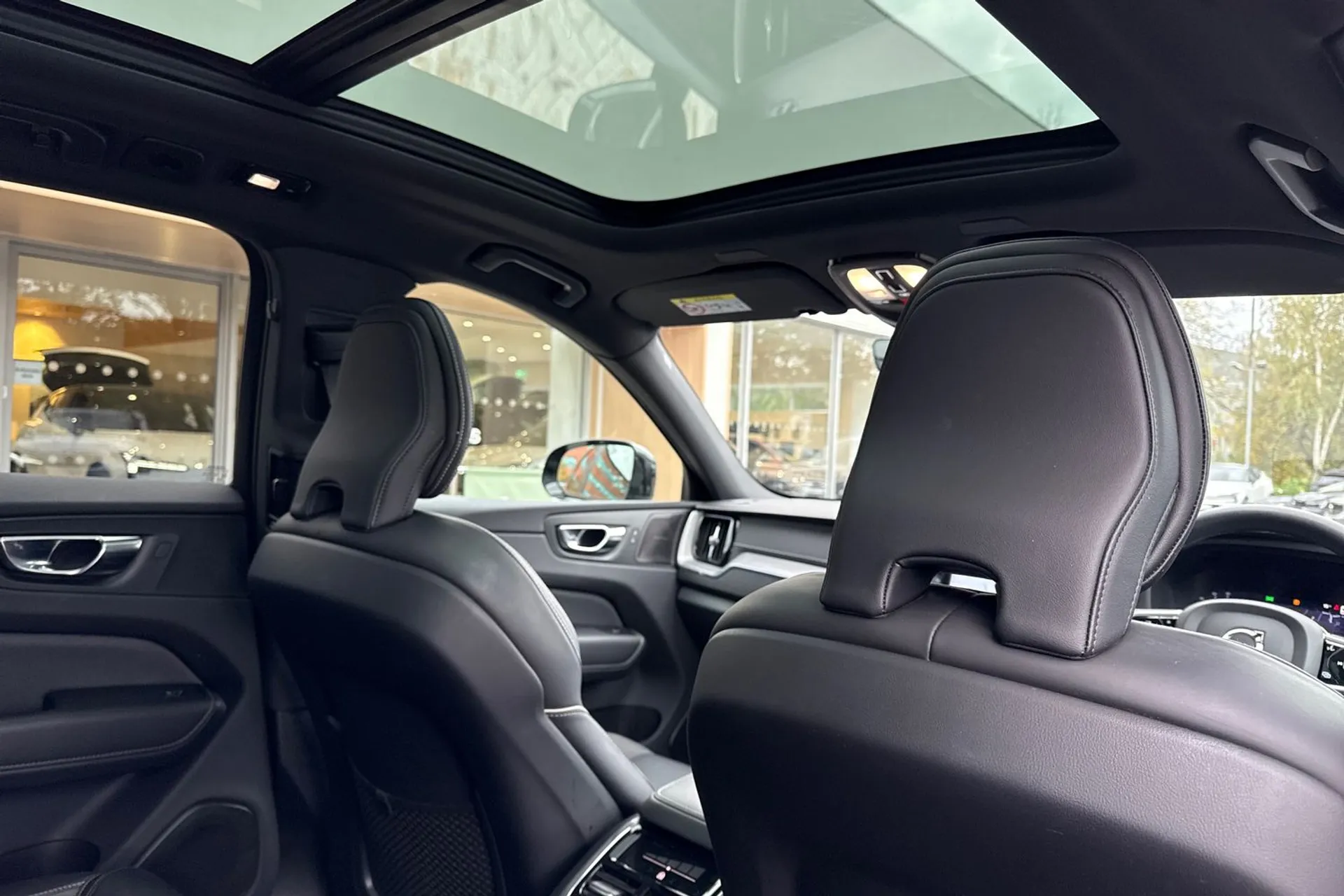 Volvo XC60 thumbnail image number 24