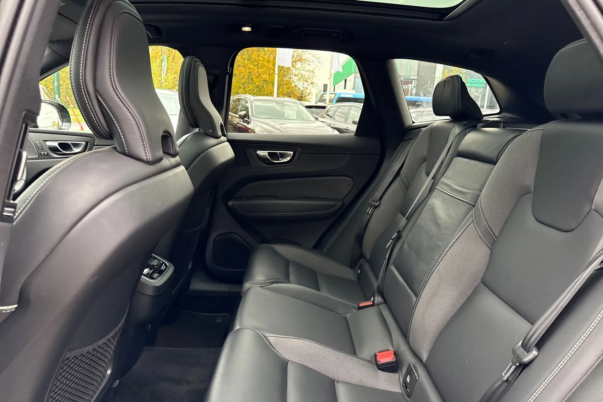 Volvo XC60 thumbnail image number 30