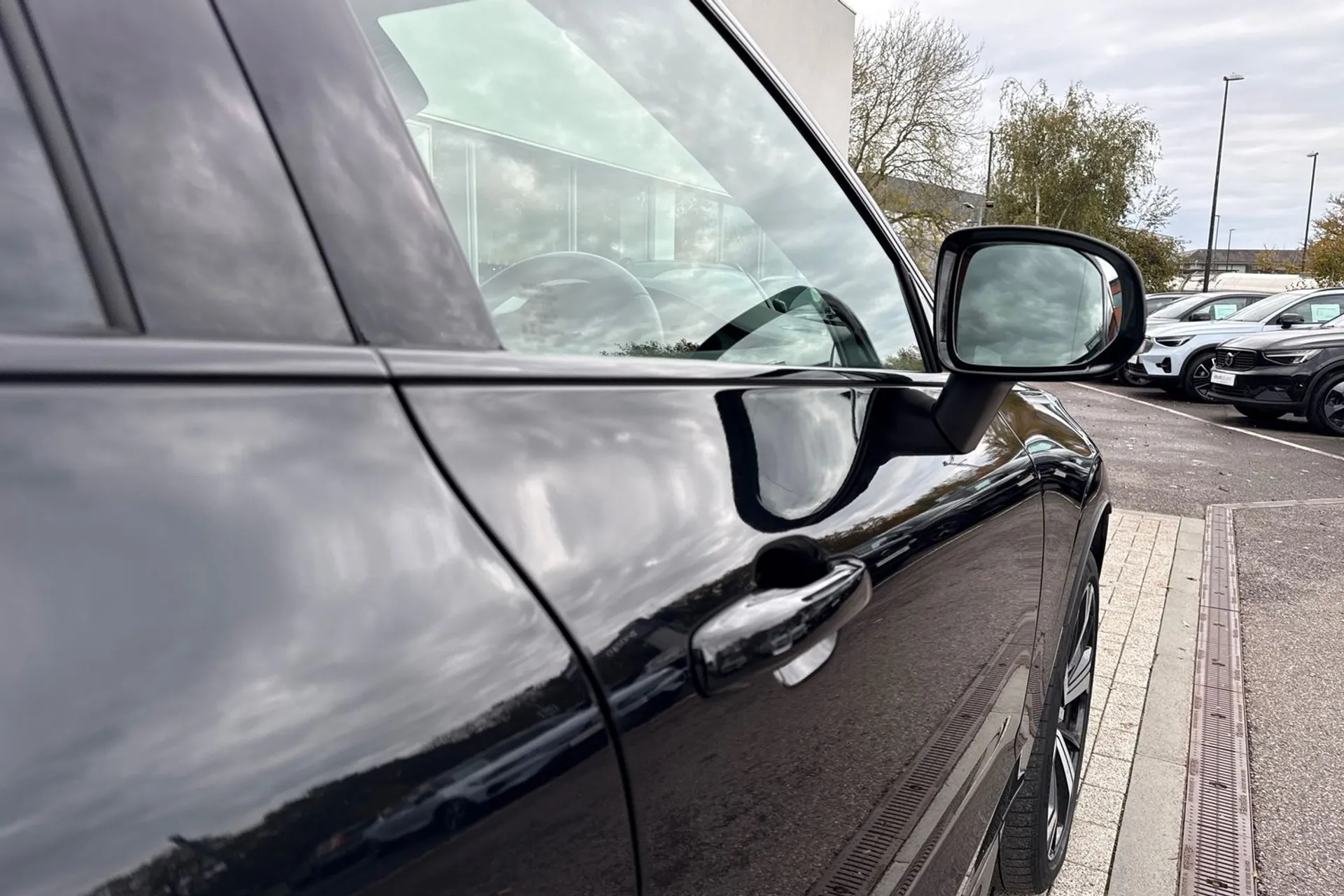 Volvo XC60 thumbnail image number 17