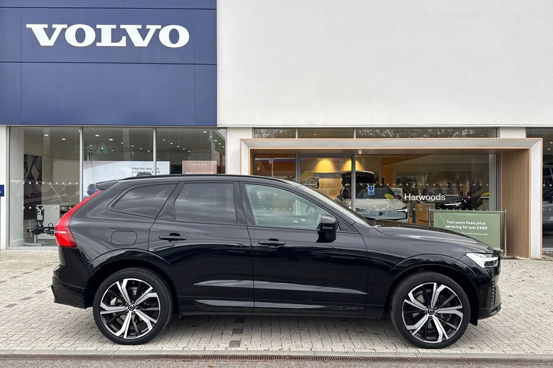 Volvo XC60 thumbnail image number 2