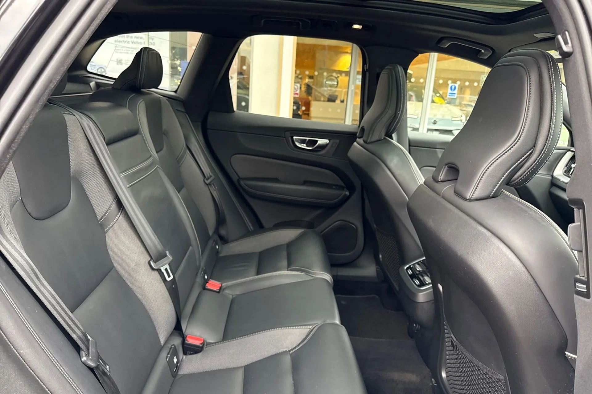 Volvo XC60 thumbnail image number 23