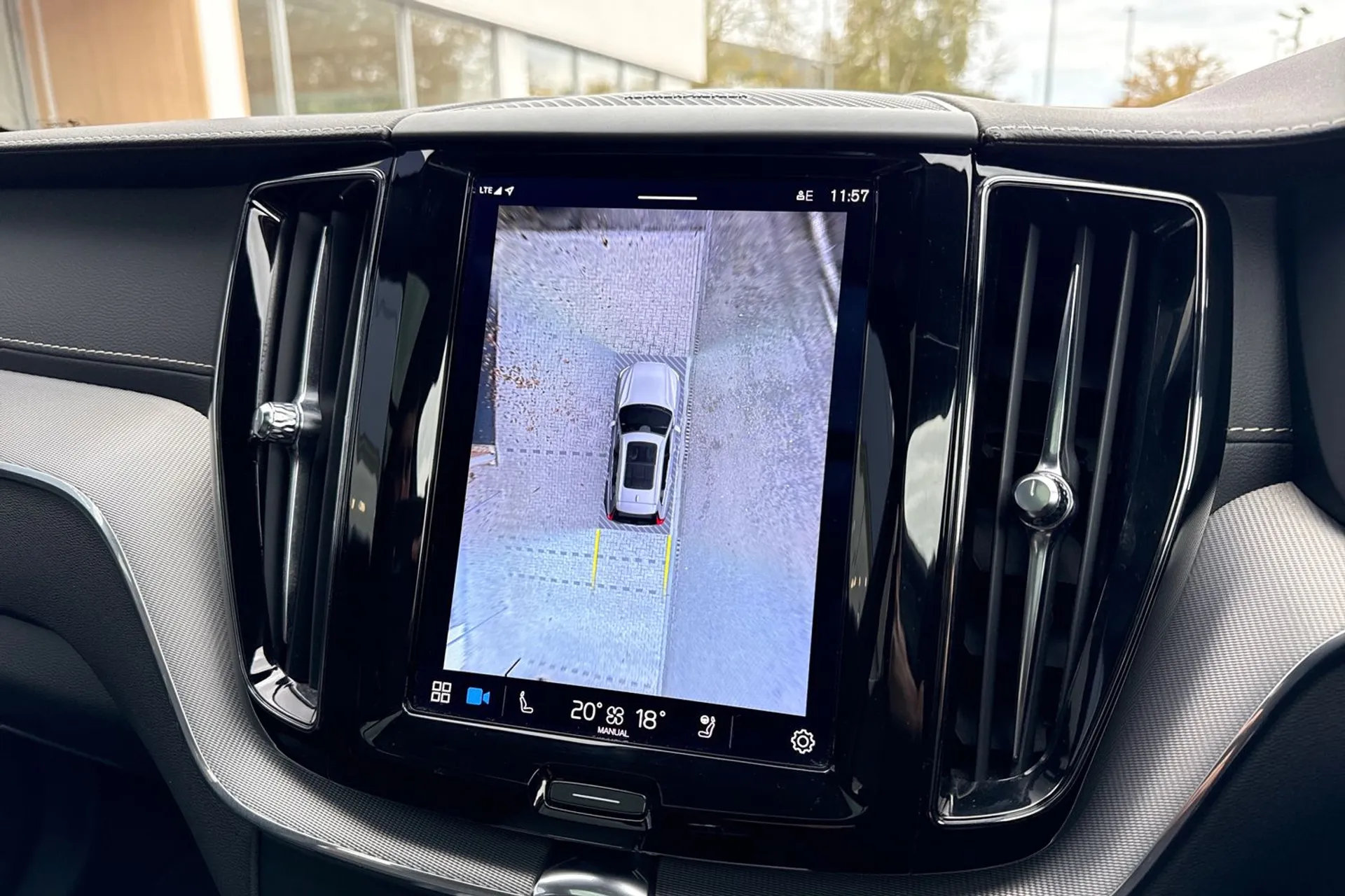 Volvo XC60 thumbnail image number 4